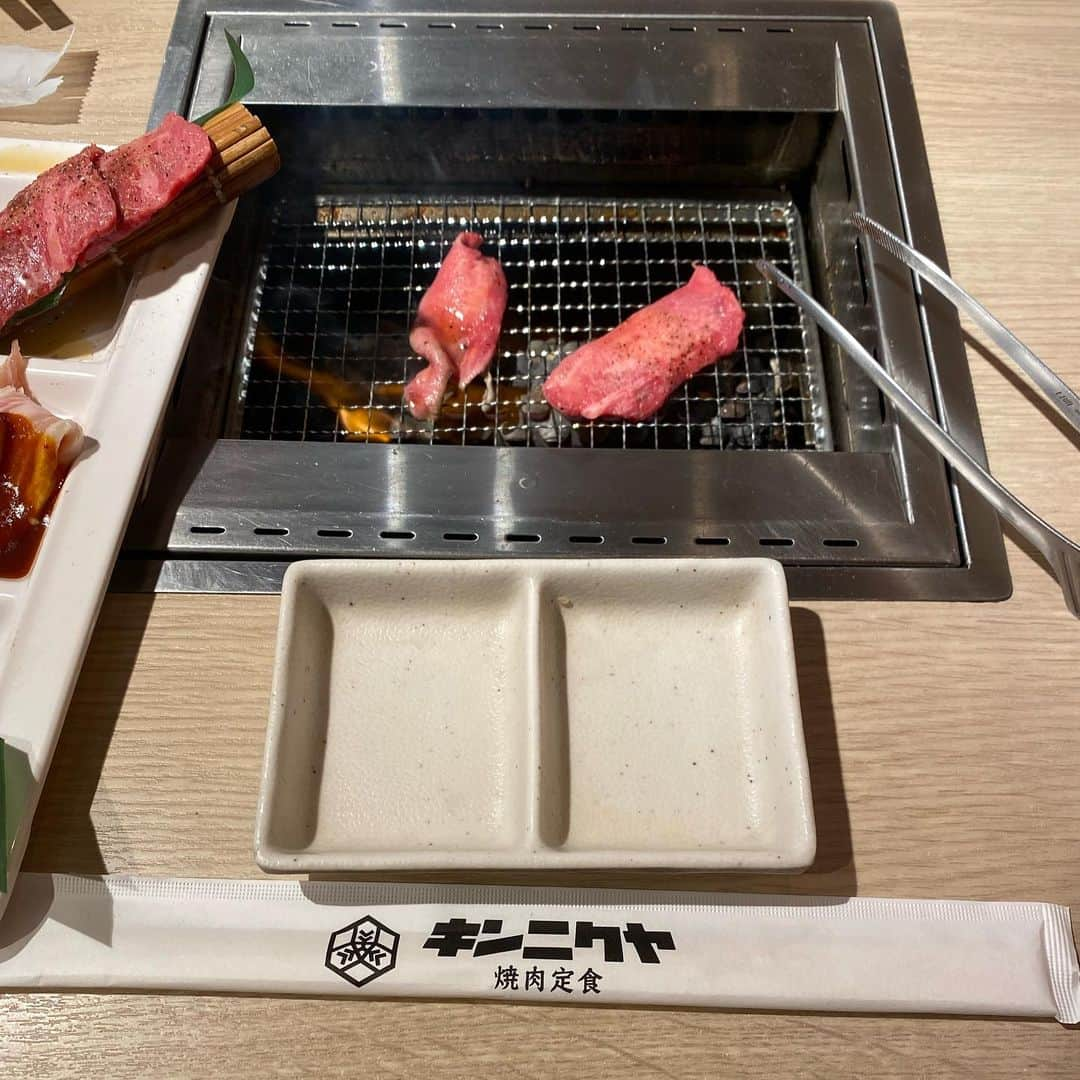 天津いちはさんのインスタグラム写真 - (天津いちはInstagram)「まるきん食堂さんで焼肉９種盛りを食べました🐮  味集中カウンターのようになっており、一人焼肉におすすめです🥰  PR @marukin_tamachi #まるきん食堂 #焼肉盛り合わせ #東京焼肉 #東京居酒屋 #田町グルメ」7月19日 20時50分 - ichichiha