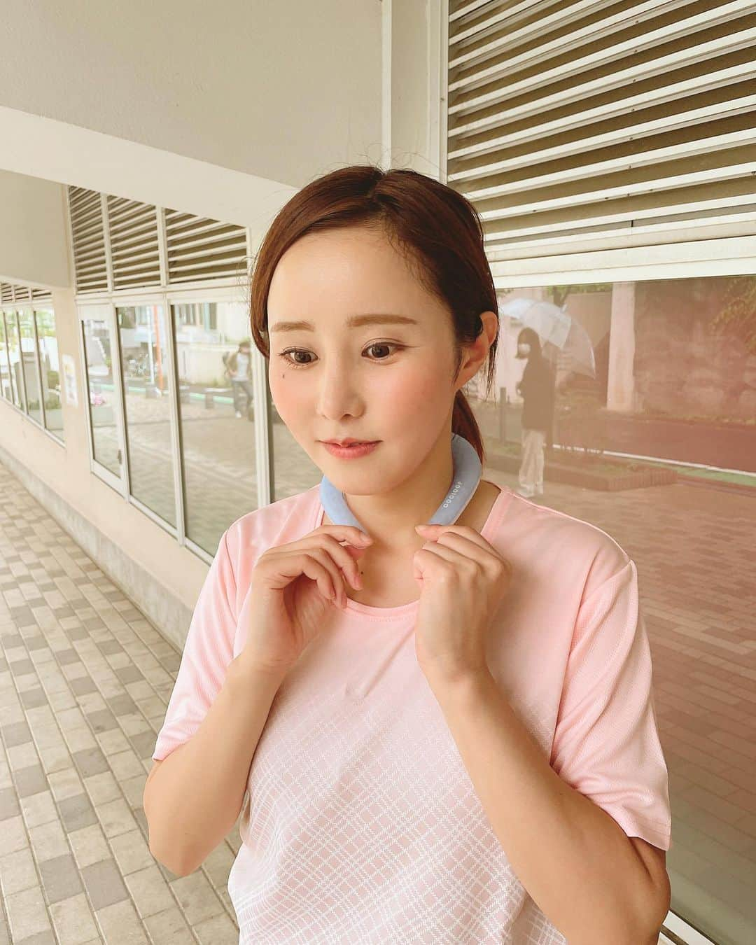 馬場ももこさんのインスタグラム写真 - (馬場ももこInstagram)「🍑 ⁡10日と17日にテレビ朝日の 春菜ザキさんのタダの通販じゃねーよ！ 出演しておりました🙇‍♀️ 連絡いただきありがとうございます✨  先週は夏にぴったりの素敵なアイテム たくさんあるのでアカウントに行くと まだ購入も可能なのでご覧いただけたら幸いです🙇‍♀️ ⁡ 私がつけてるのは COOLOOP アイスネックリング 💍 ⁡ 首元にかけてひんやり 暑苦しい夏に必須のアイテム✨ ⁡ 28℃以下で自然に固まる特殊素材を使用で 冷蔵・充電不要なのに涼しいの😳✨ 暑い季節のレジャーやイベントおでかけに大活躍🙆‍♀️ ⁡ #夏#必須アイテム#アナウンサー#テレビ朝日#お仕事#感謝#楽しい #通販#アイスネックリング」7月19日 21時02分 - momoko.baba