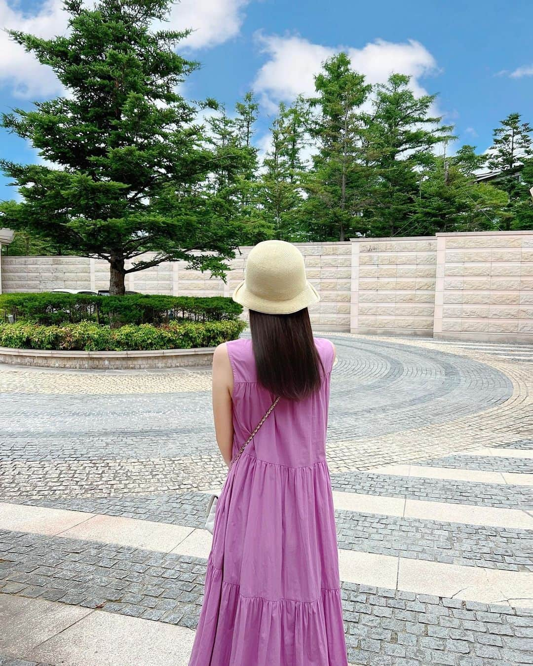 桃華絵里さんのインスタグラム写真 - (桃華絵里Instagram)「🍇👒☁️💕  夏休みっぽいコーデ🤭  皆様 お盆休みは 何をして過ごされますか？？  私は おそらく…〇〇ですね🤔  今日も1日お疲れ様です♡  #fashion  #mocoas #look」7月19日 21時51分 - _momoka828_