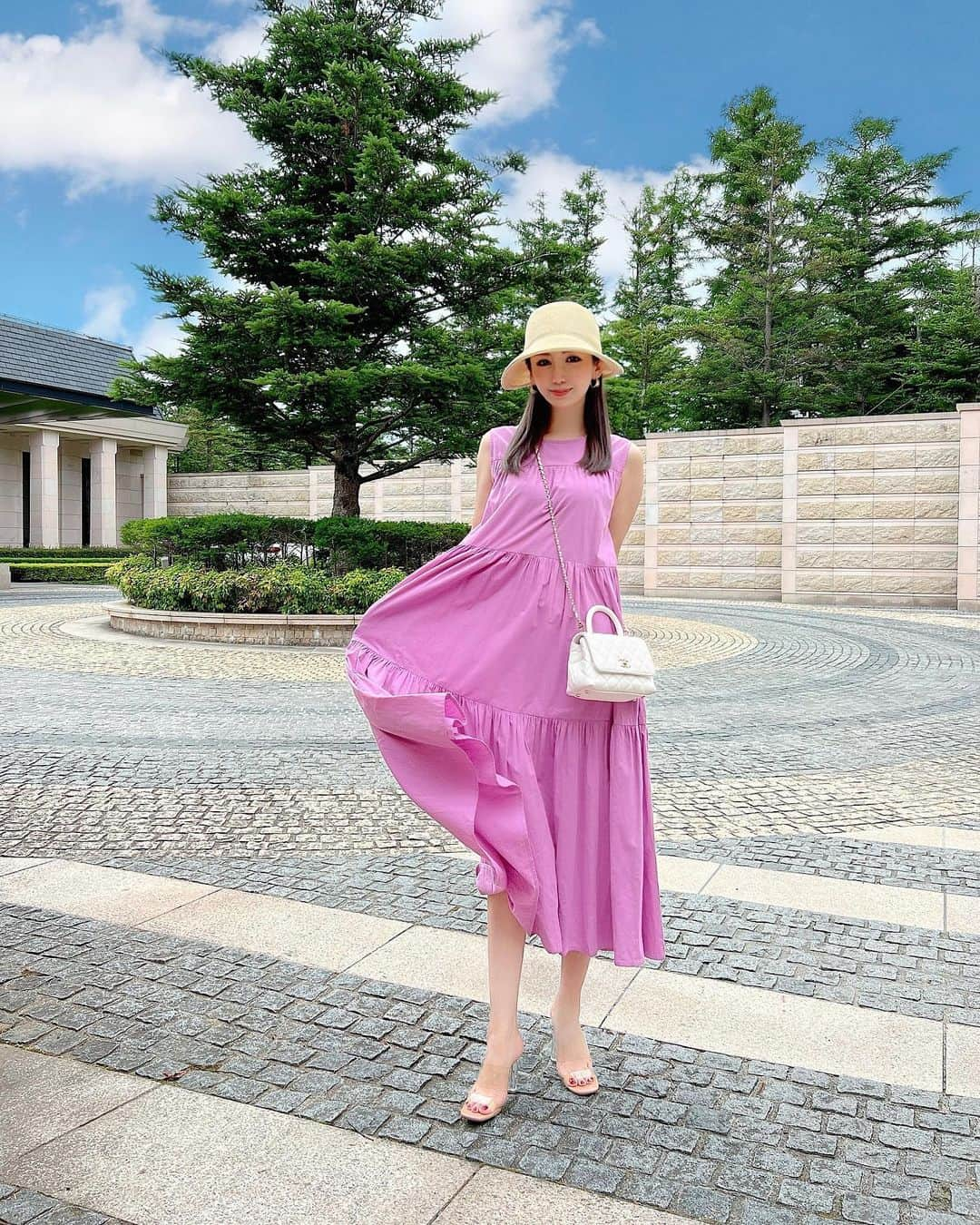 桃華絵里さんのインスタグラム写真 - (桃華絵里Instagram)「🍇👒☁️💕  夏休みっぽいコーデ🤭  皆様 お盆休みは 何をして過ごされますか？？  私は おそらく…〇〇ですね🤔  今日も1日お疲れ様です♡  #fashion  #mocoas #look」7月19日 21時51分 - _momoka828_