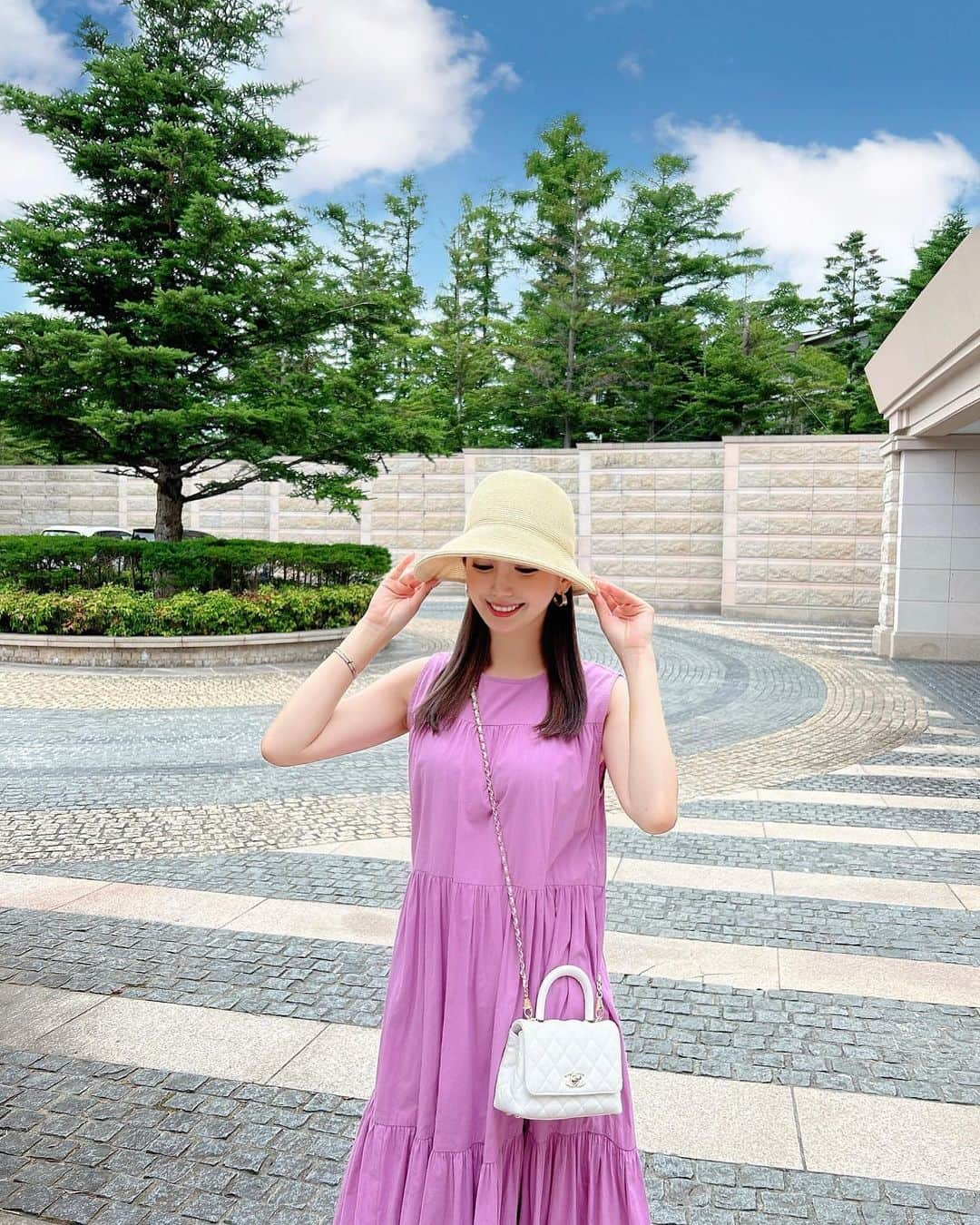 桃華絵里さんのインスタグラム写真 - (桃華絵里Instagram)「🍇👒☁️💕  夏休みっぽいコーデ🤭  皆様 お盆休みは 何をして過ごされますか？？  私は おそらく…〇〇ですね🤔  今日も1日お疲れ様です♡  #fashion  #mocoas #look」7月19日 21時51分 - _momoka828_