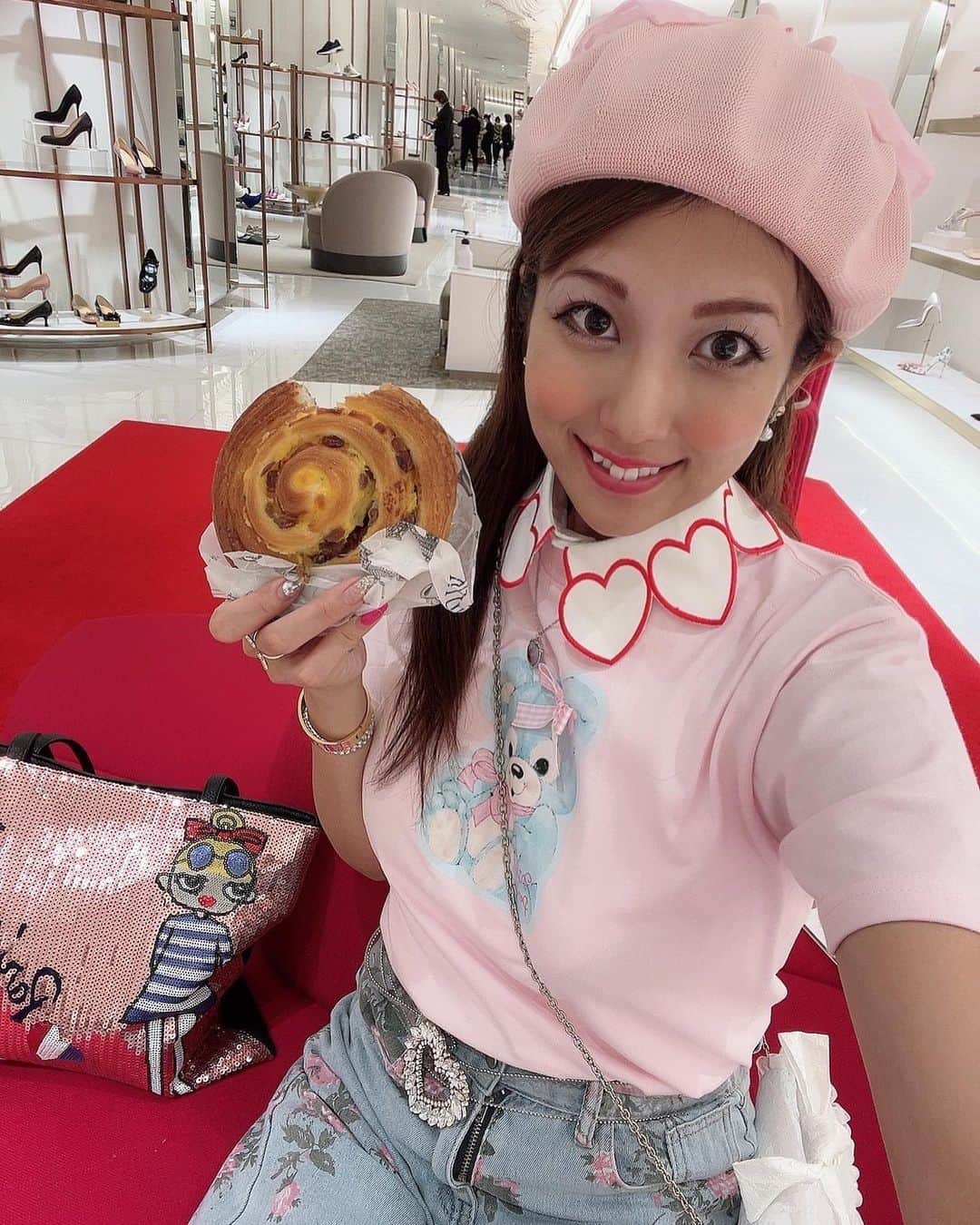 神谷麻美さんのインスタグラム写真 - (神谷麻美Instagram)「#ベレー帽 に #うさちゃん いるの💖🤍💗🐰💗🤍💖✨  かわいい✧*。(ᵒ̴̶̷ ᵕ ᵒ̴̶̷⁎)💖🧡💖✨  ✨💗💖🎪🎡🎠🎪🌈🎠💟💖💗✨」7月19日 23時36分 - asamice428