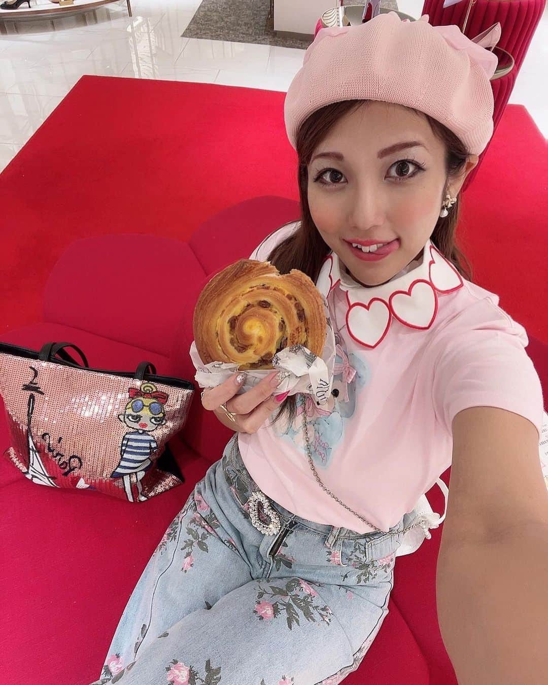 神谷麻美さんのインスタグラム写真 - (神谷麻美Instagram)「#ベレー帽 に #うさちゃん いるの💖🤍💗🐰💗🤍💖✨  かわいい✧*。(ᵒ̴̶̷ ᵕ ᵒ̴̶̷⁎)💖🧡💖✨  ✨💗💖🎪🎡🎠🎪🌈🎠💟💖💗✨」7月19日 23時36分 - asamice428