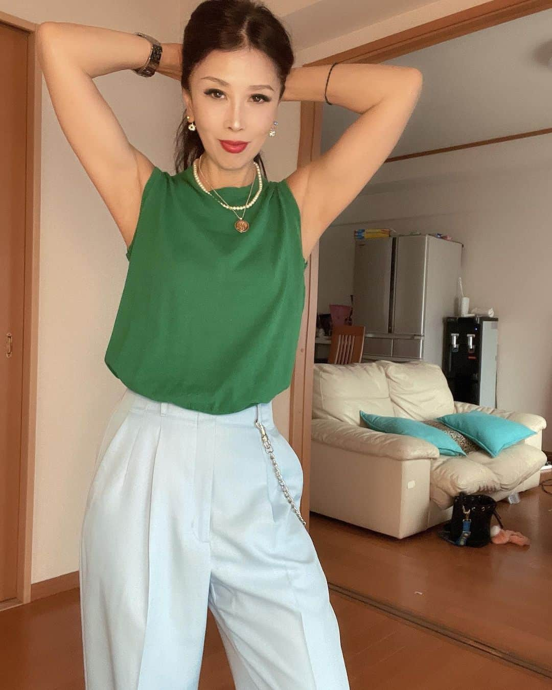 Naoko（なおこ）さんのインスタグラム写真 - (Naoko（なおこ）Instagram)「💚 💚 💚 『愛してる』記念日  愛してるって 言おう！  なかなか言えない言葉だけど。  あらためて 素敵な言葉だね  愛してる   #ootd#fashion#style#筋トレ女子 #筋トレダイエット#Fitnesswear#フィットネス#Fitness#フィットネスウェア#筋トレ女子と繋がりたい #筋トレ減量 #くびれ#美ボディ #アラフィフ#なおこ語録#アラフィフコーデ#筋トレ日記 #筋トレ生活 #ボディメイク #50代の筋トレ #熊本 #kumamoto #Trainingmotivation #Bodybuilding#Muscletraining #fitnessmodel#training #workoutvideo #gymgirl#Housemusic」7月19日 23時46分 - smile_naohibi