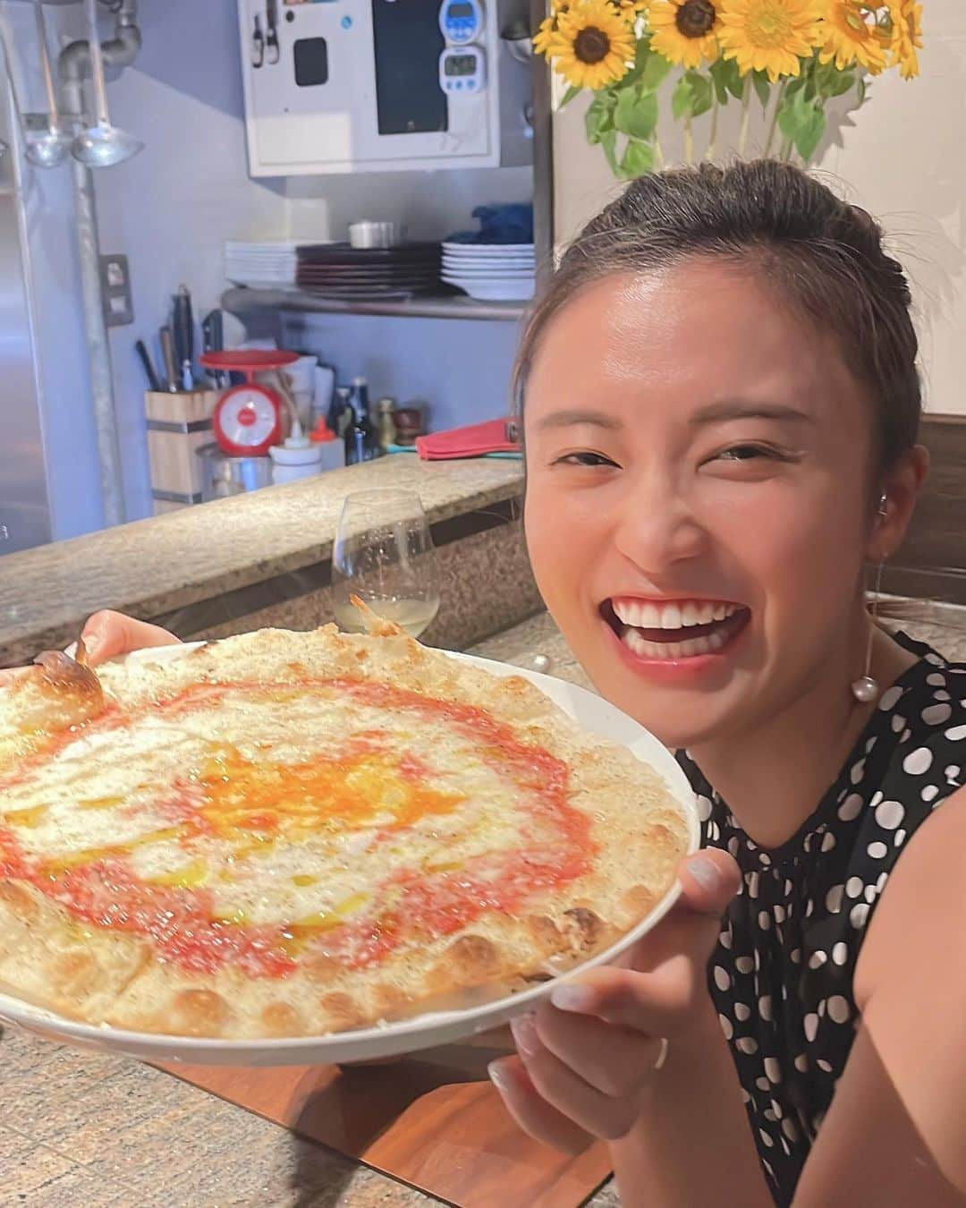 小島瑠璃子さんのインスタグラム写真 - (小島瑠璃子Instagram)「🍕 結局ピザが優勝。 #ハンバーグも優勝 #オムライスも #カレーも #白ワインも優勝 #深夜3時の飯テロ投稿」7月20日 3時11分 - ruriko_kojima