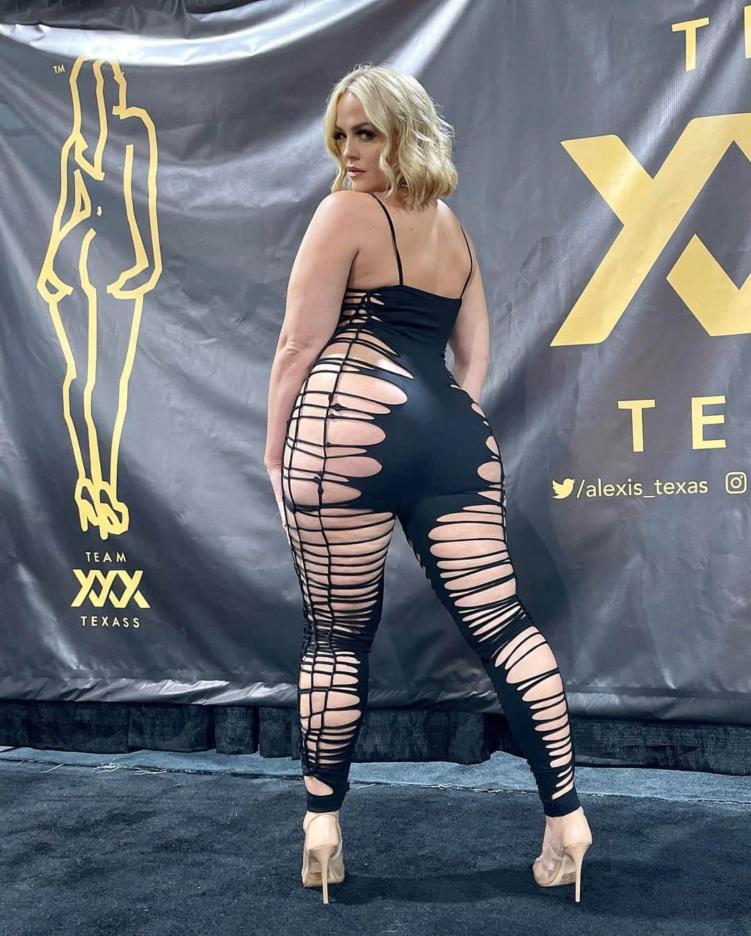 アレクシス・テキサスさんのインスタグラム写真 - (アレクシス・テキサスInstagram)「Had Such An Amazing Time This Past Weekend At My First Show Back With @exxxotica 🥳 Thank You Miami For Always Showing Your Fav Big Booty Love ❤️ Can’t Wait For Round 2 😜🤸‍♀️🥳 #teamtexass #privatetalkafterdark #exxxotica #miami」7月20日 8時45分 - whitegirlpoliticking