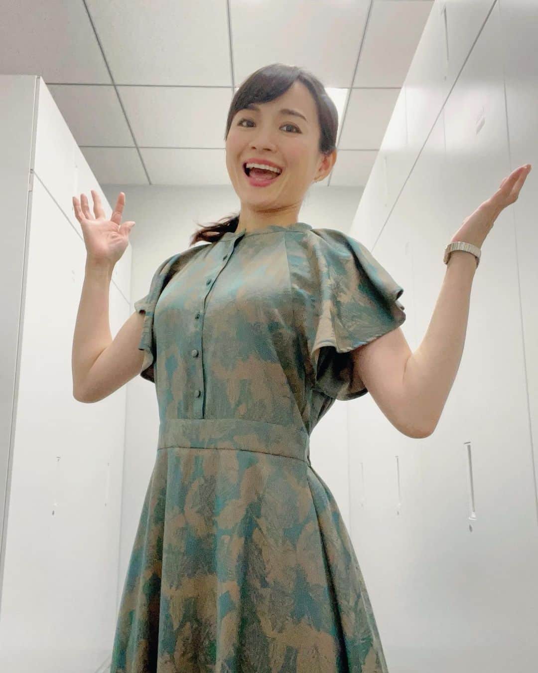 繁田美貴さんのインスタグラム写真 - (繁田美貴Instagram)「*＊ 水曜日ですが、今日は『昼サテ』！ #昼サテ  は平日11:13〜。 #絶賛準備中🐻‍❄️ #先々週の月曜日 #衣装 dress #Andemiu」7月20日 9時09分 - handa_miki