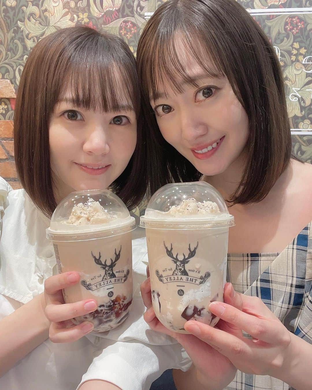 浜田翔子さんのインスタグラム写真 - (浜田翔子Instagram)「ジアレイ大好き🦌  暑いので今回は 【ロイヤルNO.9ティーフローズン】 いつもはロイヤルNo.9のタピオカ🧋 toppingしてる♡  今日はこれ持って好きな場所に行くよ〜♡  PR @thealley.jp #ジアレイ #THEALLEY #ジアレイ有楽町店 #有楽町イトシア #有楽町カフェ」7月20日 12時39分 - shoko_hamada