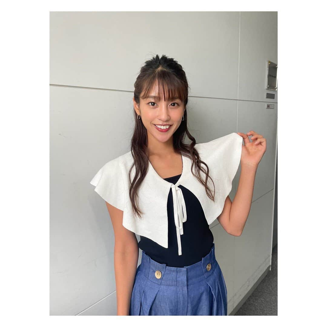 岡副麻希さんのインスタグラム写真 - (岡副麻希Instagram)「. ⁡昨日は、アキナさんと谷元アナの#スロイジ火曜日 ありがとうございました🌈❣️🐶🤍🎈 ⁡ 学びあり、笑いあり、まさかな涙あり（感涙）、 もりだくさんの時間でした💘 ⁡ ⁡ 衣装 大きな襟👀🤍 #snidel ⁡ ⁡ #2時45分からはスローでイージーなルーティーンで  #スロイジ#関西テレビ」7月20日 16時43分 - maki_okazoe_official