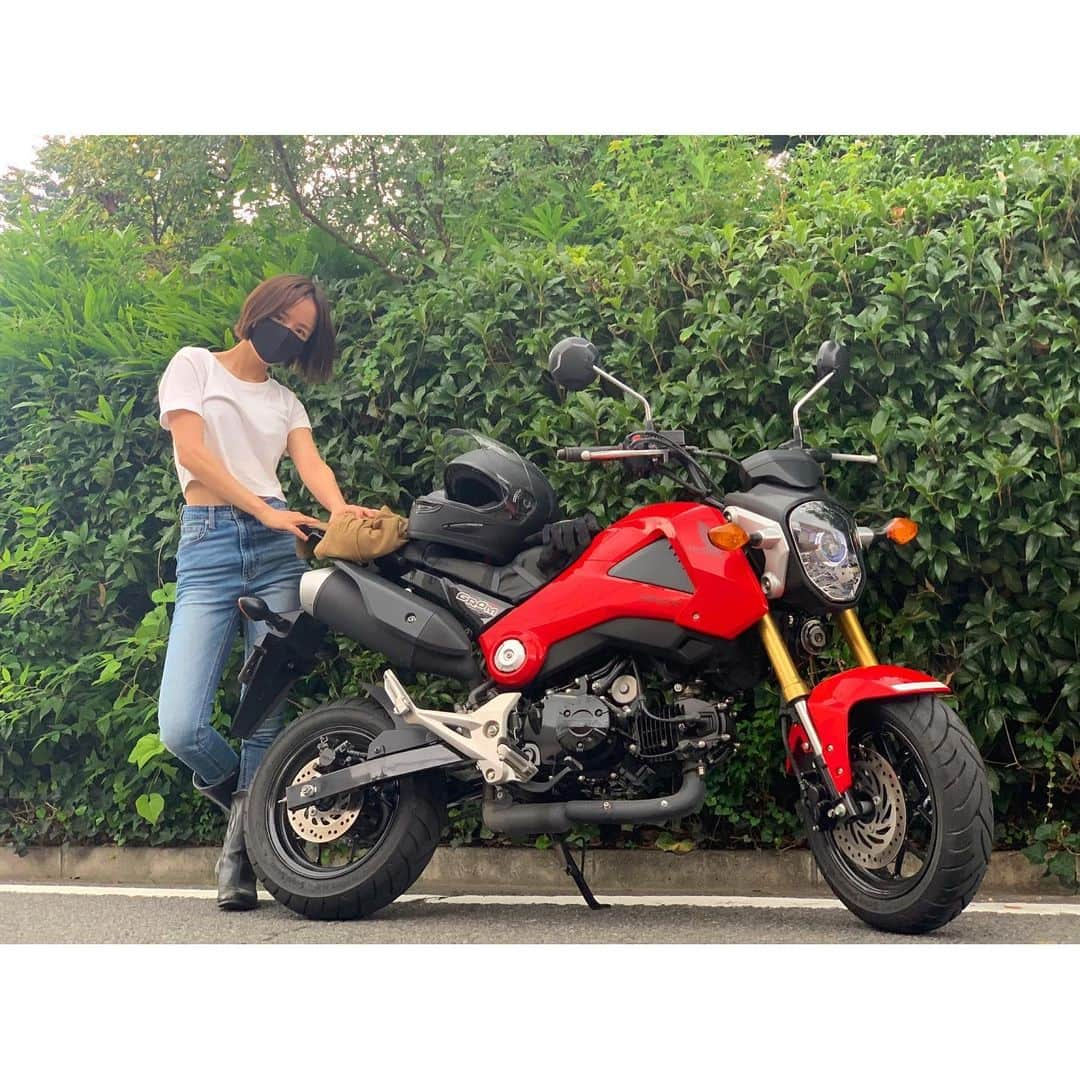 山川恵里佳さんのインスタグラム写真 - (山川恵里佳Instagram)「バイク練習の日🫧❤︎  思うように乗れなくて 時間あけちゃだめですね😮‍💨  うまく乗れるようになりたい！  #バイク女子 #グロム #grom #オートバイ」7月20日 16時55分 - erika_3_official