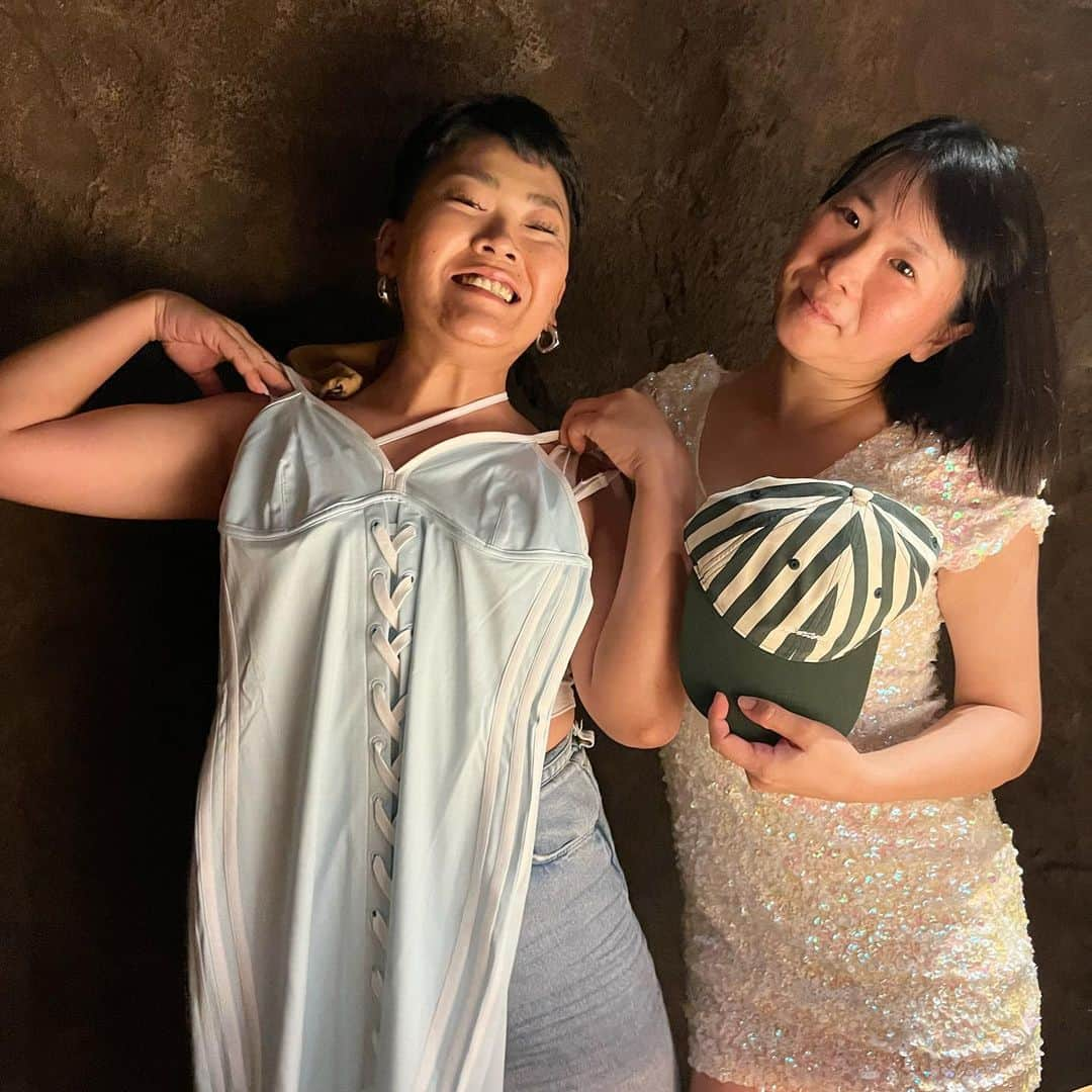 Mika Jimboさんのインスタグラム写真 - (Mika JimboInstagram)「【 熊のやきとりIN沖縄🐻】  SNSでよくみる @kuma_oki78 が沖縄にもできたー🙌💕  @dreamofyumeno 予約取ってくれてありがとう🥺いかちゃんも来てくれて嬉しい！  ずっとかわいー☺️ずっとおいしー☺️  しかも店員さんの接客すきぃー💕💕あと梅ソーダが美味しくてびっくりした❗️あれ絶対に飲んで欲しいわ〜  最高っ！ #沖縄グルメ#沖縄ごはん#沖縄旅行#おきなわ#沖縄観光#熊の焼鳥#焼き鳥#焼き鳥屋#焼き鳥好きな人と繋がりたい #焼鳥#焼鳥好きな人と繋がりたい」7月20日 19時37分 - mikajimbox