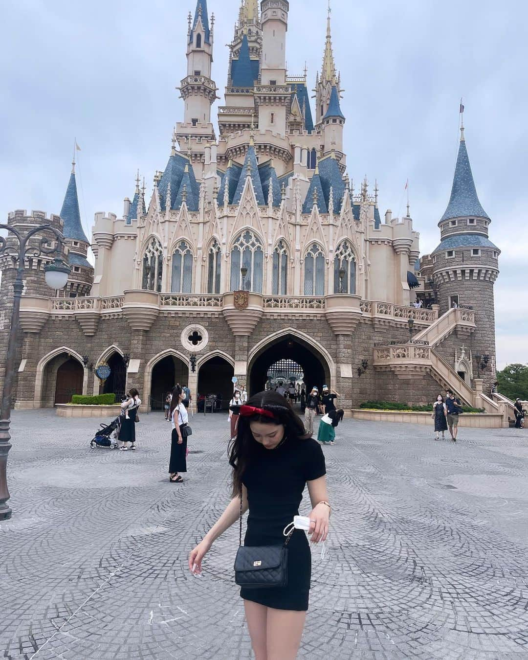 原田美優さんのインスタグラム写真 - (原田美優Instagram)「. シンデレラ城の裏 🏰(笑) #シンデレラ城 #ディズニーランド #tokyodisneyland」7月20日 19時53分 - harada.myu