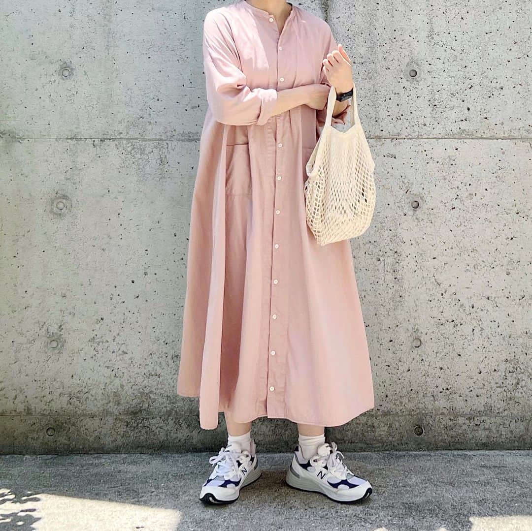 ryokoさんのインスタグラム写真 - (ryokoInstagram)「▪︎  夏のピンク  .  dress #harvesty shoes #newbalance  bag #muji」7月20日 20時59分 - ryo___ka