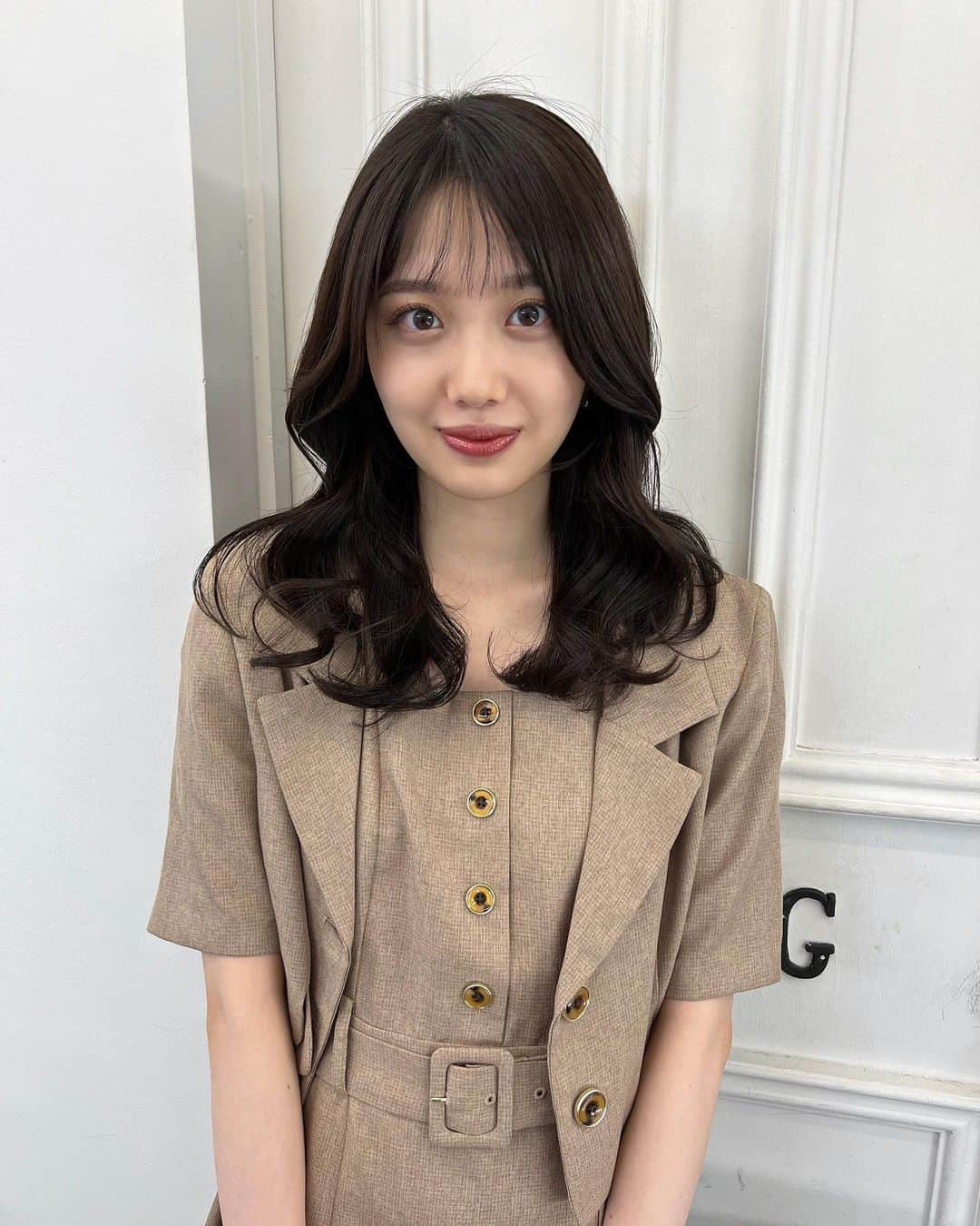 藤江萌さんのインスタグラム写真 - (藤江萌Instagram)「巻き髪💇‍♀️💟  今日はレコーディングしてきました！夏らしい曲を…🏝 チャンネル登録して待っててくれたら嬉しいです✌︎  setup : @redyazel  hair : @log_kenjikarasawa   #ヘアカラー #ヘアアレンジ #ヘアスタイル #ヘアカラートレンド #オリーブベージュ #オリーブグレージュ #オリーブカラー #メイク #コスメ #ナチュラルメイク #表参道美容室 #藤江萌 #haircolor #hairstyle #dailylook #photography #camera #japanesegirl #naturalmakeup #redyazel #ootd #vlog」7月20日 21時39分 - fujie_moe_official