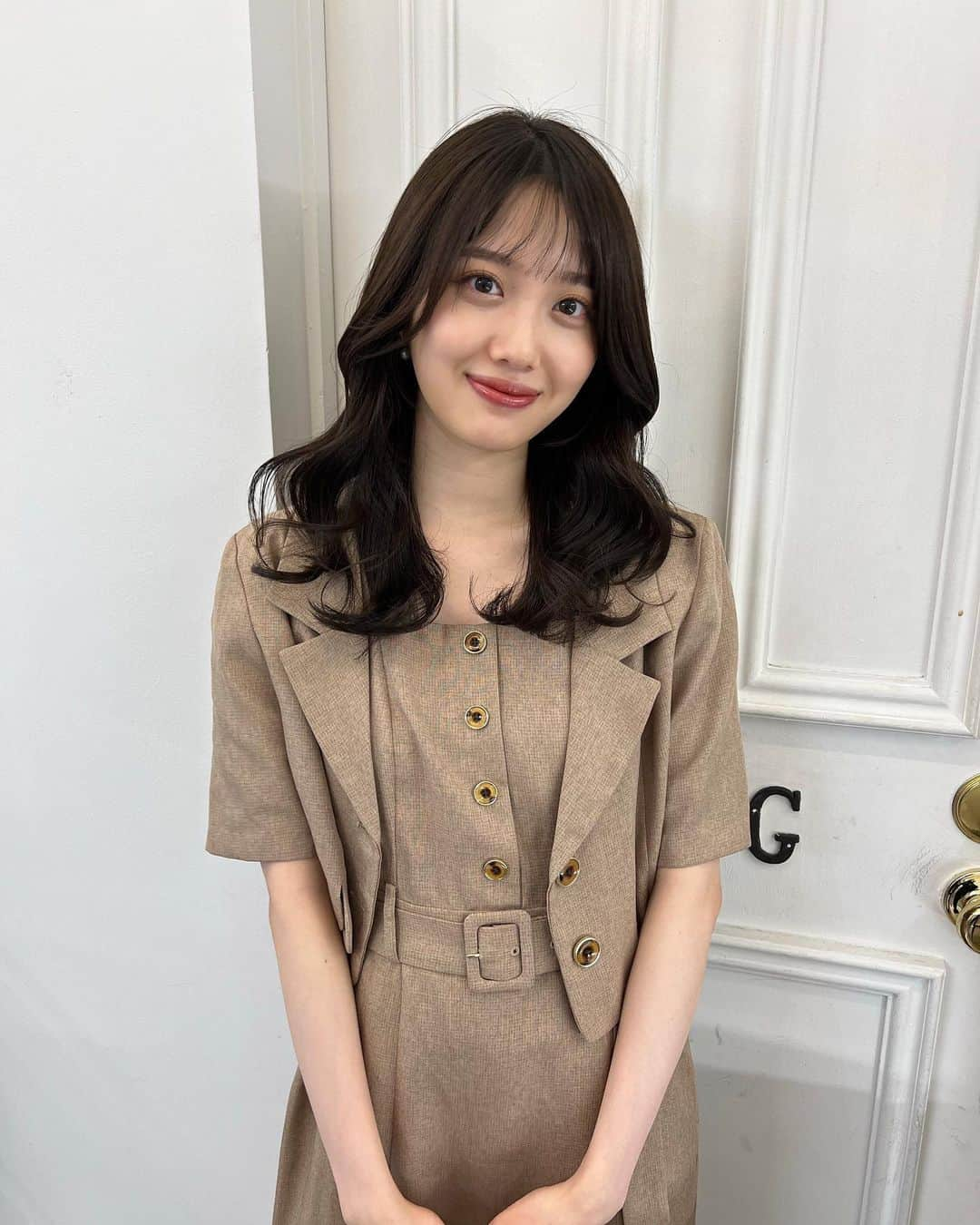 藤江萌さんのインスタグラム写真 - (藤江萌Instagram)「巻き髪💇‍♀️💟  今日はレコーディングしてきました！夏らしい曲を…🏝 チャンネル登録して待っててくれたら嬉しいです✌︎  setup : @redyazel  hair : @log_kenjikarasawa   #ヘアカラー #ヘアアレンジ #ヘアスタイル #ヘアカラートレンド #オリーブベージュ #オリーブグレージュ #オリーブカラー #メイク #コスメ #ナチュラルメイク #表参道美容室 #藤江萌 #haircolor #hairstyle #dailylook #photography #camera #japanesegirl #naturalmakeup #redyazel #ootd #vlog」7月20日 21時39分 - fujie_moe_official