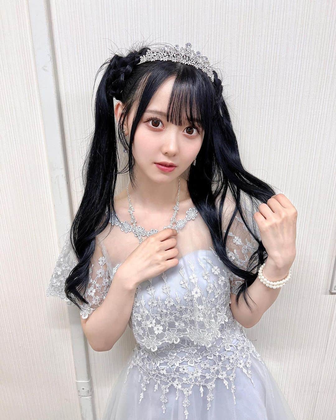 松本ももなさんのインスタグラム写真 - (松本ももなInstagram)「好き!?👸🏻👑*ﾟ  イベントでお姫様になりました🤍ིྀ ティアラもキラキラでかわちでしょ？  #ツインテール #twintails #お姉さん #dress #ドレス#ドレスアップ #姫 #お姫様 #プリンセス #tiara #ティアラ#cosplaying #dressup #cosplay #cosplaygirl #princess #weddingdress #kawaiigirl #japanesegirl」7月20日 23時10分 - momona.1012