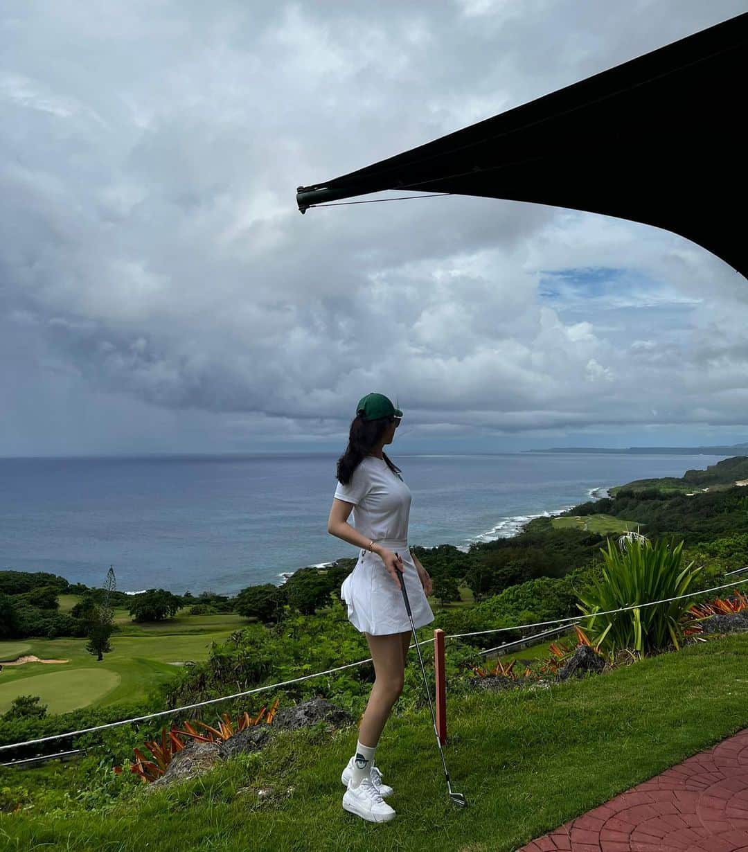 クォン・スジョンさんのインスタグラム写真 - (クォン・スジョンInstagram)「💚⛳️🇺🇸🇬🇺 #guam #guamagian @shallwe_golf #mangilaogolf #mangilao #guam #guamgolf #괌망길라오 #망길라오cc #망길라오  첫 홀 버디하고  계속 파.. #양파 🥹」7月21日 12時25分 - sujung92k