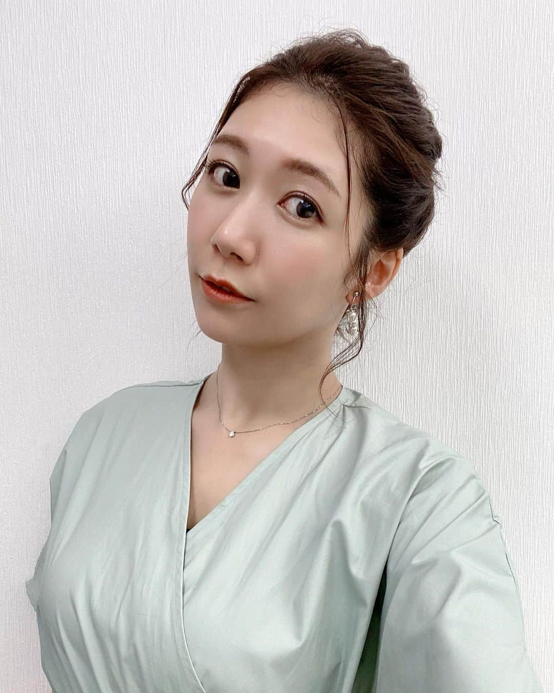 穂川果音さんのインスタグラム写真 - (穂川果音Instagram)「hairstyle  編み込みアレンジかな🤔  #hairstyle #hairarrange #アベプラ　#編み込みアレンジ　#編み込みアレンジヘア #穂川果音 #お天気キャスター　#気象予報士　#ほかのん」7月21日 12時39分 - hokawakanonn