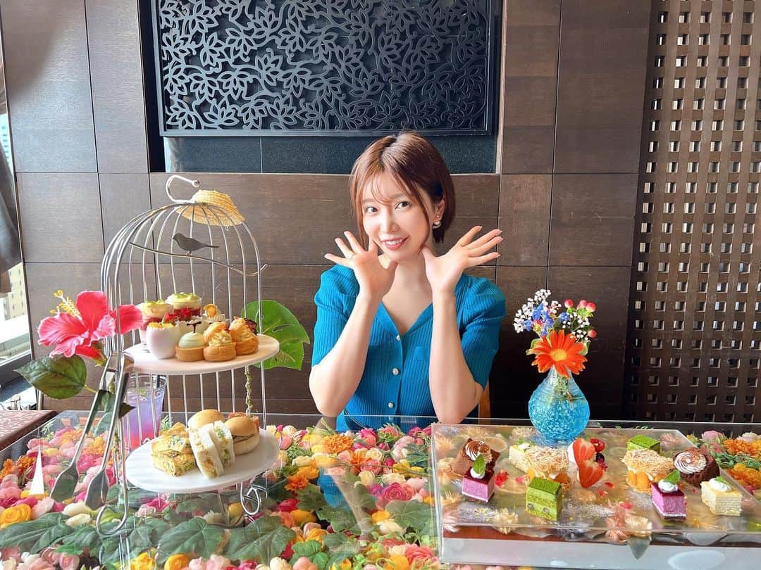 古河由衣さんのインスタグラム写真 - (古河由衣Instagram)「お花畑のアフタヌーンティー🫖💐🍰 素敵空間すぎた😍 ご馳走様でした...  💐由衣おねえさん予定💐 7/24(日)GPS撮影会【満員御礼】✨  8/6(土)ステップアップカメラセミナー　二次抽選開始 →https://aska-sg.net/events/i-dee_portrait_007/  8/26.27 関西、九州地方で撮影会💗🎉詳細お待ちください！  #アフタヌーンティー  #甘党  #紅茶  #フラワーガーデン」7月21日 18時26分 - furuyuistagram