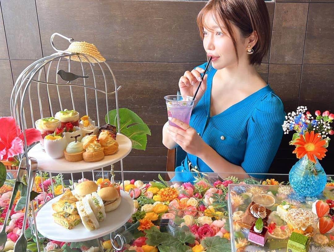 古河由衣さんのインスタグラム写真 - (古河由衣Instagram)「お花畑のアフタヌーンティー🫖💐🍰 素敵空間すぎた😍 ご馳走様でした...  💐由衣おねえさん予定💐 7/24(日)GPS撮影会【満員御礼】✨  8/6(土)ステップアップカメラセミナー　二次抽選開始 →https://aska-sg.net/events/i-dee_portrait_007/  8/26.27 関西、九州地方で撮影会💗🎉詳細お待ちください！  #アフタヌーンティー  #甘党  #紅茶  #フラワーガーデン」7月21日 18時26分 - furuyuistagram