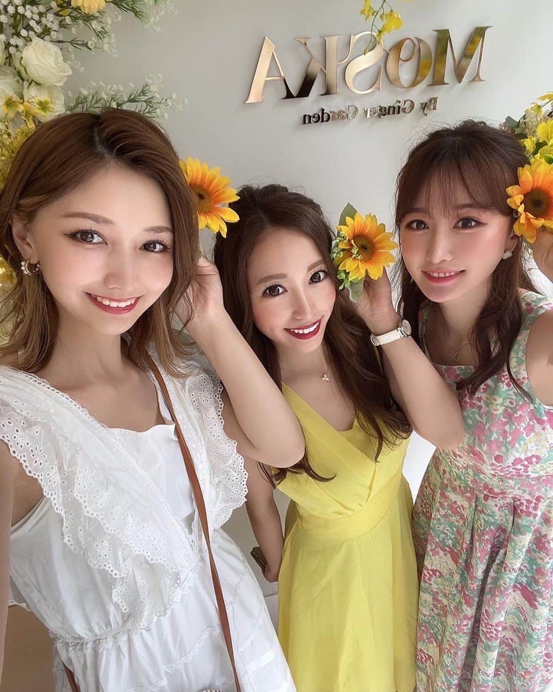 airiさんのインスタグラム写真 - (airiInstagram)「⁡ だいすき３人組🌻♡ ⁡ 歳とっておばあちゃんになっても お茶会してようね👵🏻💭 街中で３人組おば様見ると重ねる(笑) ⁡ #カフェ #カフェ巡り #カフェ部  #カフェ活 #おしゃれカフェ #表参道 #オシャレカフェ #表参道カフェ #アフタヌーンティー #moska #cafe #お茶会 #afternoontea #likeforlikes  #likeforlike #l4l #instagood」7月21日 19時39分 - airigram131