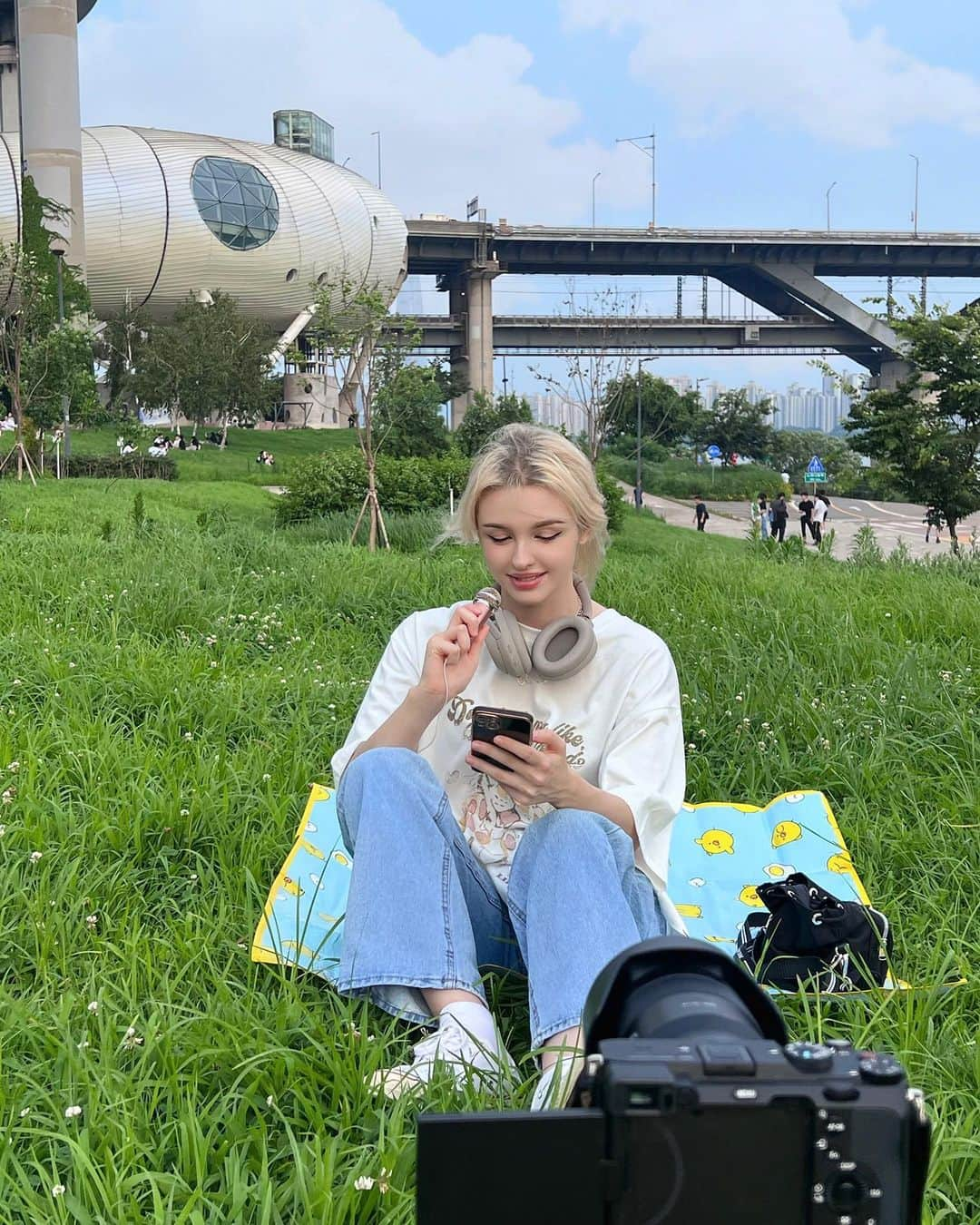 Elina 엘리나 (エリナ) さんのインスタグラム写真 - (Elina 엘리나 (エリナ) Instagram)「Picnic & Filming a YouTube cover📹 다들 피크닉 어디서 해요?🥰」7月21日 21時08分 - elina_4_22