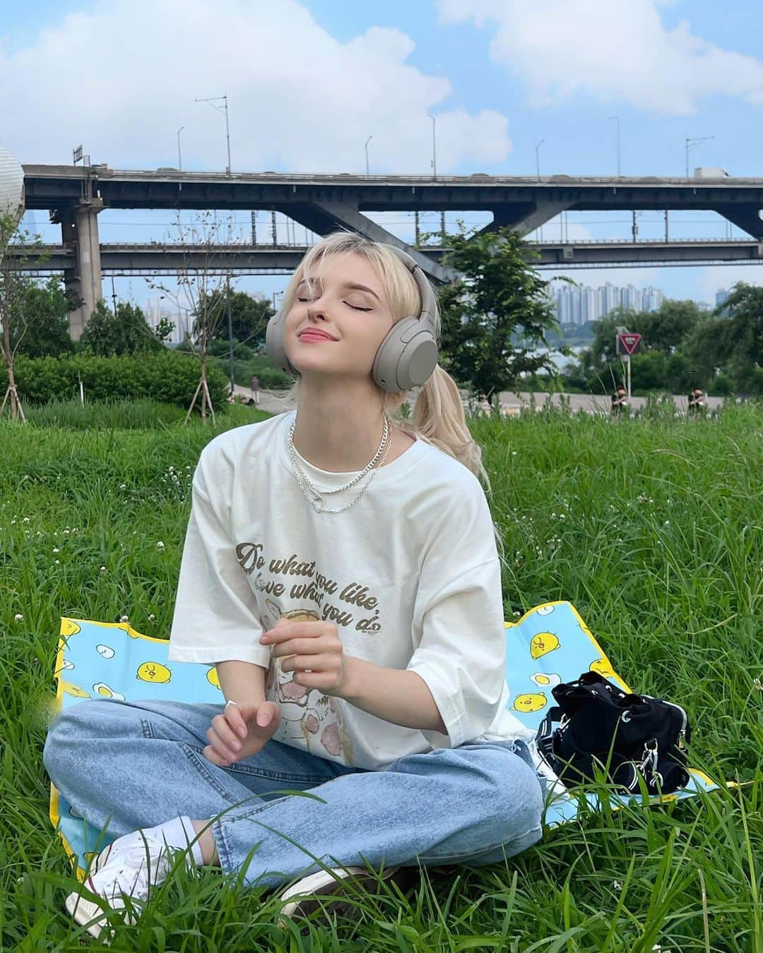 Elina 엘리나 (エリナ) さんのインスタグラム写真 - (Elina 엘리나 (エリナ) Instagram)「Picnic & Filming a YouTube cover📹 다들 피크닉 어디서 해요?🥰」7月21日 21時08分 - elina_4_22