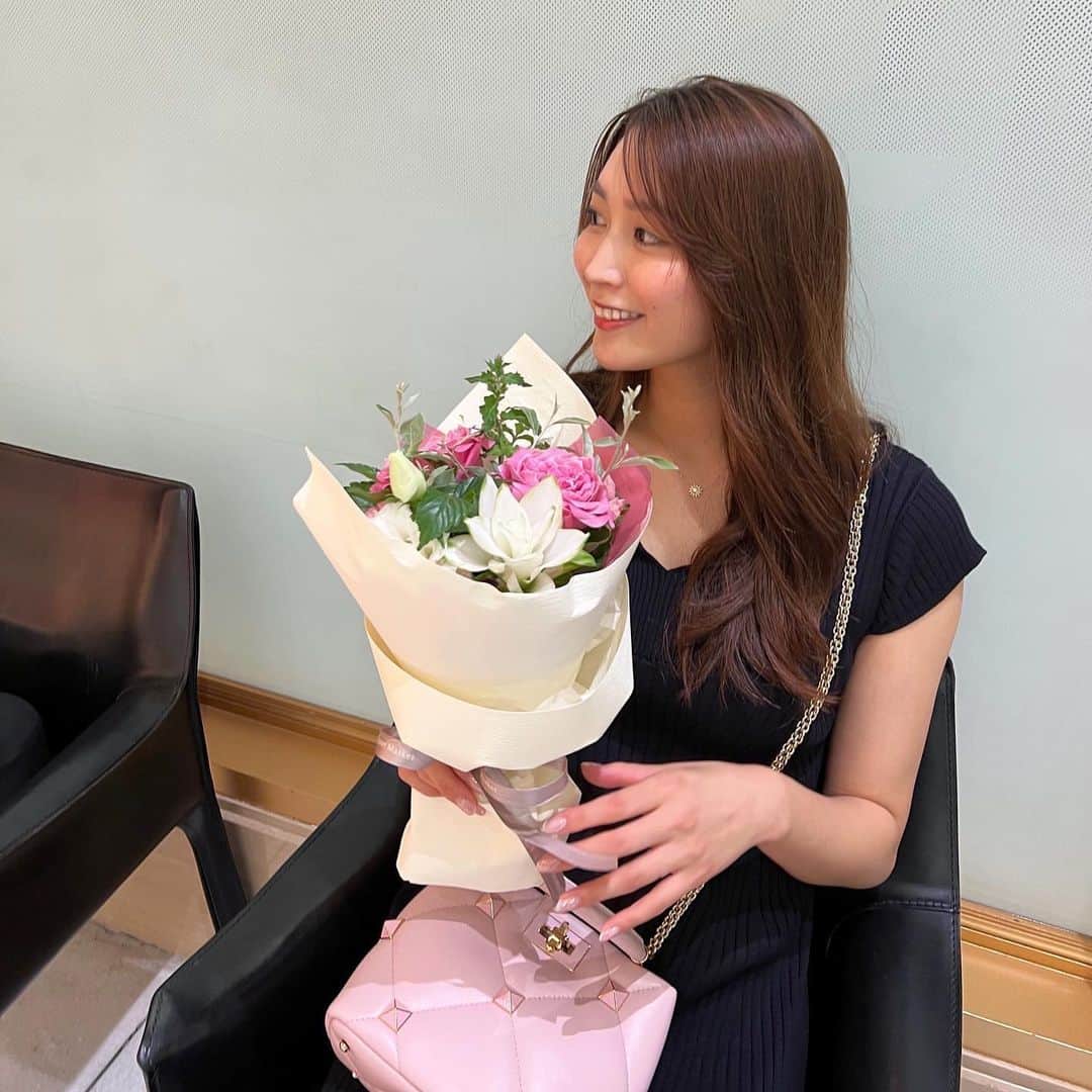 高階亜理沙さんのインスタグラム写真 - (高階亜理沙Instagram)「お友達に誕生日にお花もらった💐 花束っていつ貰ってもすっごく嬉しい🫶🏻」7月21日 21時51分 - arisa_takashina