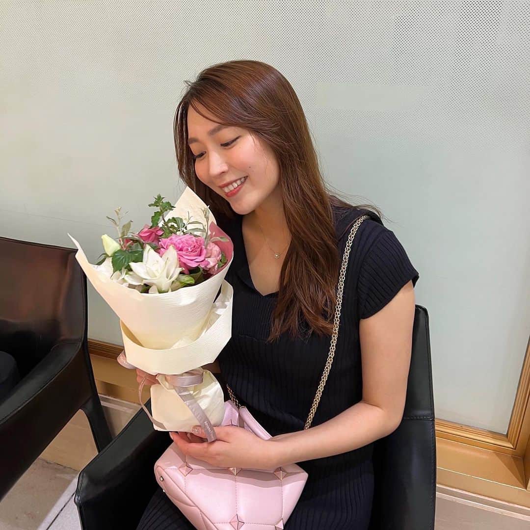 高階亜理沙さんのインスタグラム写真 - (高階亜理沙Instagram)「お友達に誕生日にお花もらった💐 花束っていつ貰ってもすっごく嬉しい🫶🏻」7月21日 21時51分 - arisa_takashina