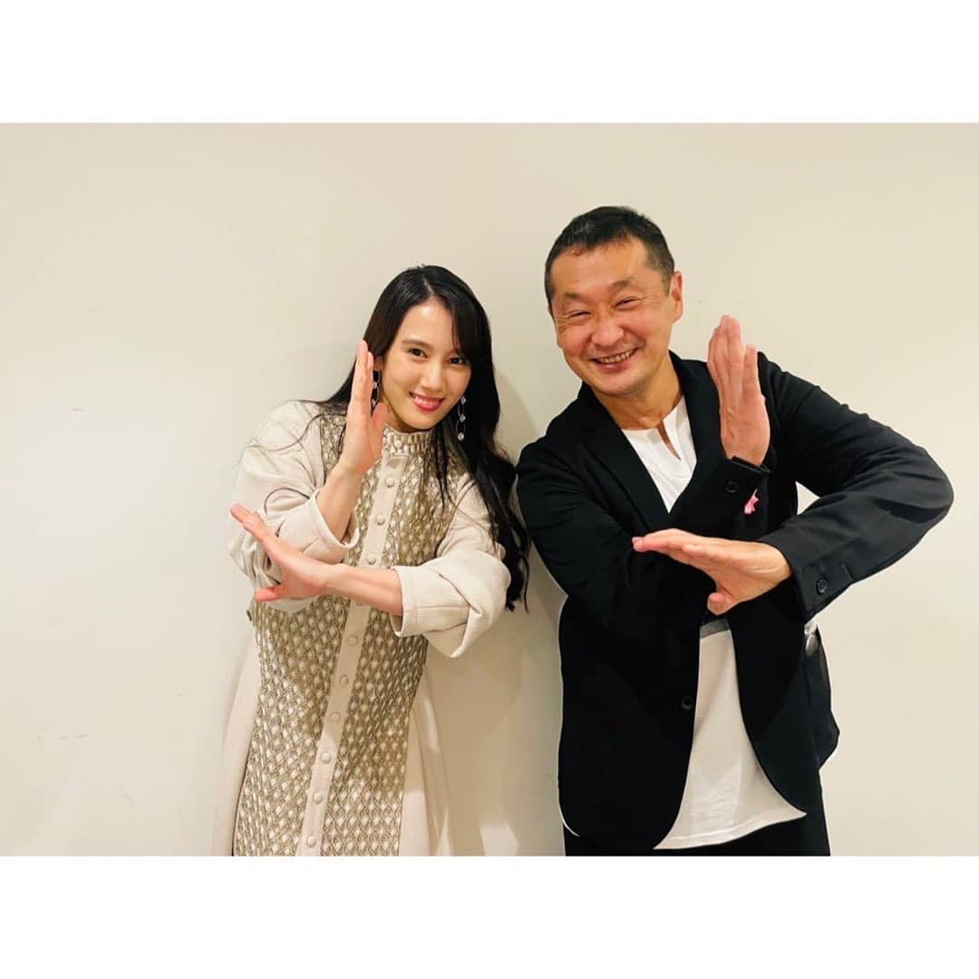 山本千尋さんのインスタグラム写真 - (山本千尋Instagram)「昨年ゲスト出演させて頂きました、日本映画専門チャンネル『24時間まるごと　坂本浩一の特撮アクション　特別番組』が『第12回 衛星放送協会 オリジナル番組アワード』にてグランプリとバラエティ最優秀賞を受賞されたとの事で、本日授賞式にお邪魔させて頂きました。 坂本監督、日本映画専門チャンネルの皆様、本当におめでとうございます！ 時代劇も特撮も日本の宝であり、特撮の道で最前線を切り拓かれている坂本監督の背中はいつ見ても格好良いです。 24時間の放送の中で、11作品中3作品も自身が出演した作品を放送して下さった事に心から光栄に思います。ありがとうございました。また坂本監督の作品に出演出来ますように。  #坂本浩一 監督 #特撮 #日本映画専門チャンネル  #時代劇専門チャンネル  #軽部さんヒロドさんにもお会いでき #BLACKFOXチームの皆様にもお会いでき #幸せいっぱいでした #本当におめでとうございます」7月21日 22時03分 - chihirooyamamotoo