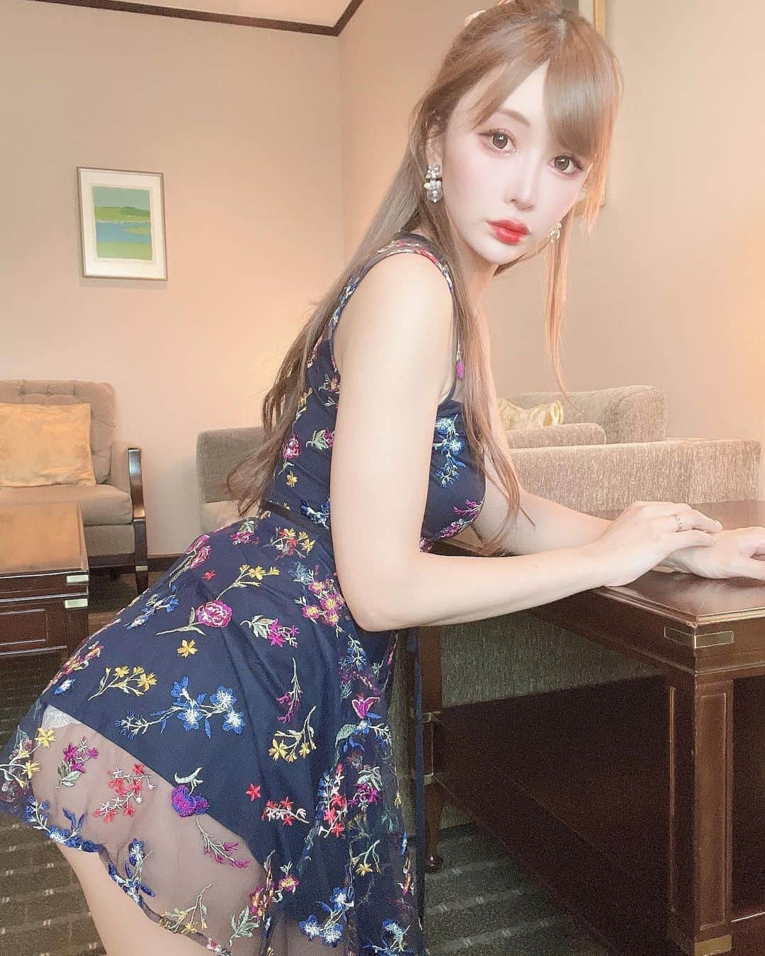 滝沢いおりさんのインスタグラム写真 - (滝沢いおりInstagram)「今日も一日お疲れ様でした🥰 おやすみなさい😴  #おやすみグラビア #グラビア #gravure #gravuremodel  #お姉さん #ワンピースコーデ  #シールエクステ」7月22日 0時08分 - takizawaiorir