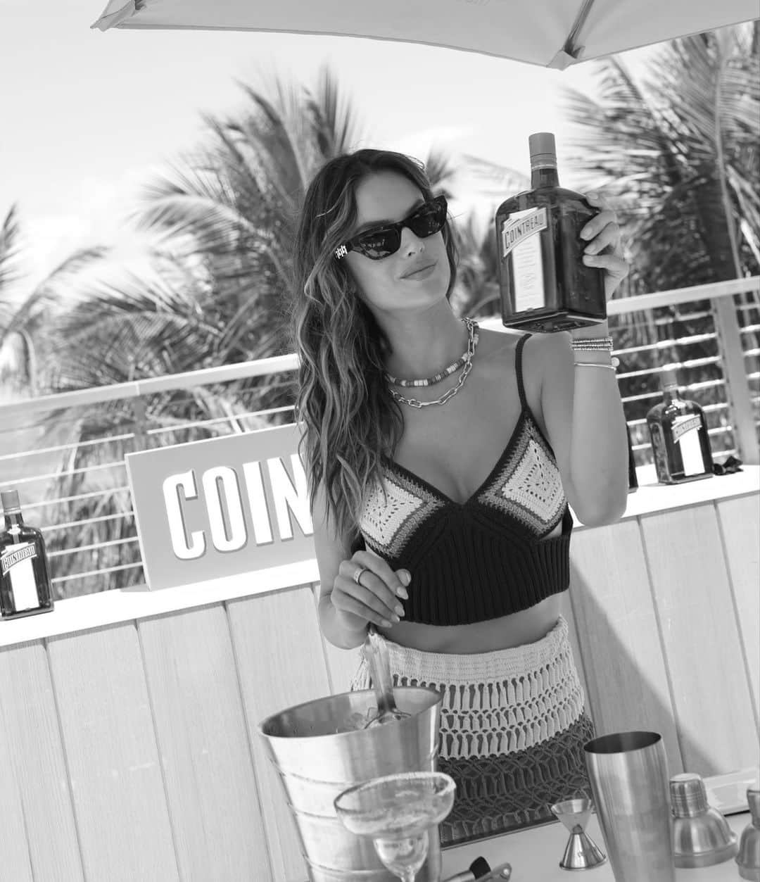 アレッサンドラ・アンブロジオさんのインスタグラム写真 - (アレッサンドラ・アンブロジオInstagram)「Margarita o’clock  With @cointreau 🍹in Miami!!!   #cointreau #theartofthemix #ad」7月22日 10時41分 - alessandraambrosio