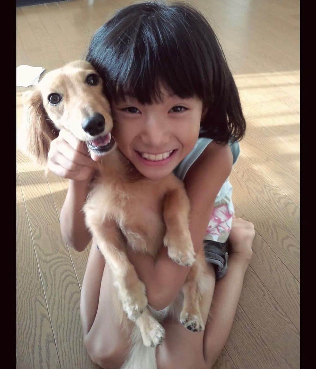小貫莉奈さんのインスタグラム写真 - (小貫莉奈Instagram)「今日は、愛しいジャックの15歳のお誕生日🎂🎉  長生きしてね🤍  #ツンデレ犬  #抱っこの仕方が上達してる」7月22日 12時36分 - rina_onuki0529