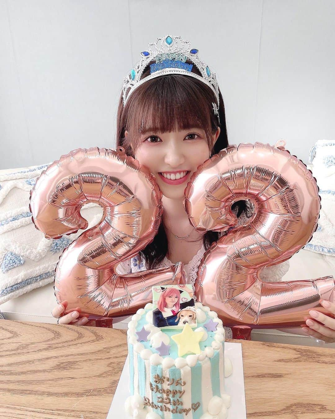 武藤小麟さんのインスタグラム写真 - (武藤小麟Instagram)「🎂🤍  22歳になりました🎂 ͗ ͗  私のことを 見つけてくれて、支えてくれて、 本当にありがとうございます♡  感謝の気持ちを忘れずに 22歳たくさん色々なことに挑戦したいです✨  笑顔いっぱい楽しい1年になりますように🐶  #birthday #birthdaycake#happybirthday  #22歳 #お誕生日 #ありがとう」7月22日 13時38分 - muto_orin