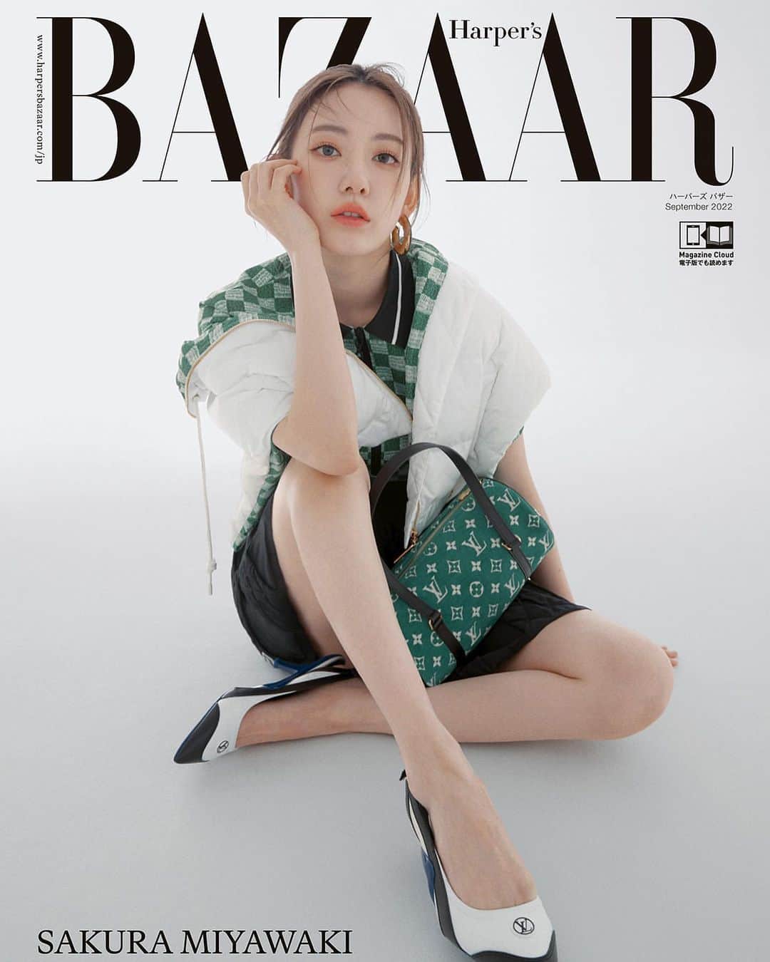 h3artbrak3rsさんのインスタグラム写真 - (h3artbrak3rsInstagram)「#repost @39saku_chan via @PhotoAroundApp  . #LouisVuitton #harpersbazaarjapan #하퍼스바자  #SAKURA #미야와키사쿠라 #사쿠라  #宮脇咲良 #咲良  #LE_SSERAFIM #르세라핌」7月22日 14時54分 - h3artbrak3rs