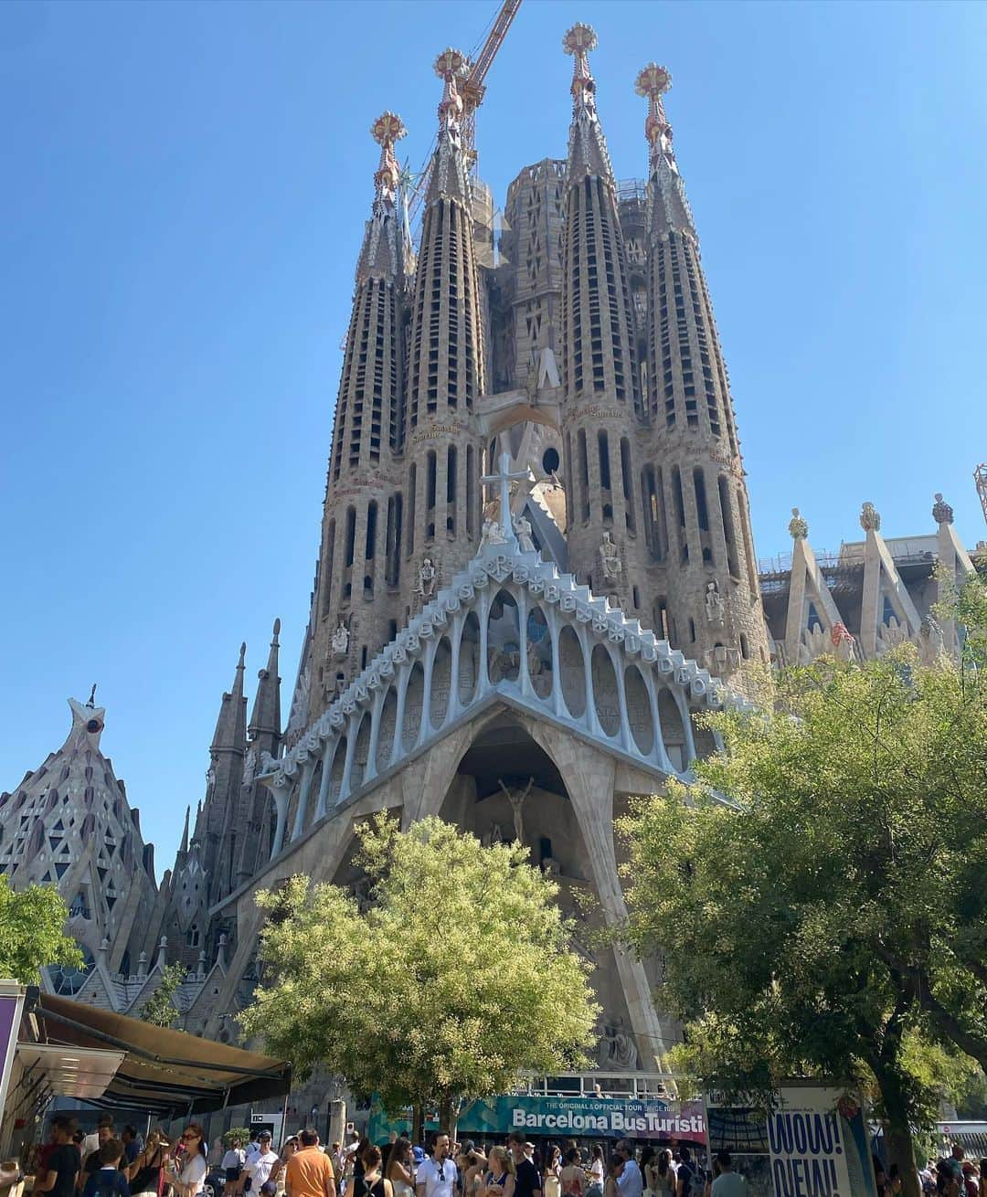 市原彩花さんのインスタグラム写真 - (市原彩花Instagram)「Sagrada Familia🇪🇸  8年ぶりのサグラダファミリア！ また来れて嬉しい😆💖 8年前よりも大きくなってる！(画像5枚目)  150年もの間、建設と修復が続いてるサグラダファミリア😳 2026年に完成するらしい！(本当？🤣) 終わったらまた見に来たいな☺️  #sagradafamilia#サグラダファミリア#barcelona#バルセロナ#barcelonatrip#spain#スペイン#spaintravel#visitspain#スペイン旅行#スペイン観光#ガウディ#海外旅行#ヨーロッパ#ヨーロッパ旅行#バルセロナ旅行#バルセロナ観光#世界遺産#japanesegirl#asianmodel」7月22日 17時16分 - ayaka_ichihara