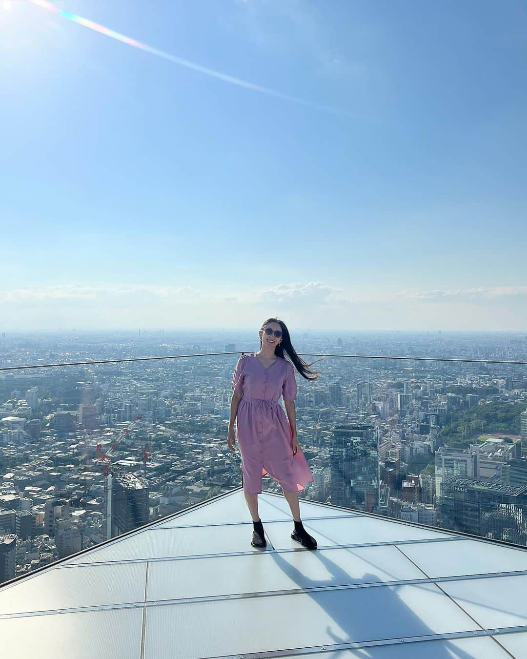 澤山璃奈さんのインスタグラム写真 - (澤山璃奈Instagram)「Shibuya🏙 お天気だと眩しいので🕶必須です😆👍🏽☀️ たまたま直前に出逢えた　@chanelofficial が大活躍🙏🏾❤️ #shibuyasky #tokyo」7月22日 18時02分 - rinasawayama