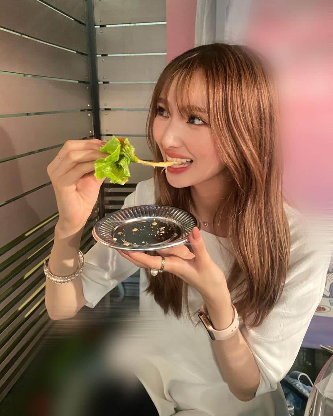Girls²さんのインスタグラム写真 - (Girls²Instagram)「♡♡♡ 綺羅です︎︎︎︎︎︎︎︎︎︎☺︎︎︎︎︎︎☺︎ ⁡ 本日はもぐもぐDay〜🤤 ⁡ 大好きな韓国料理を友達と食べに行きましたぁ🤩💞 ⁡ サムギョプサルに満面の笑みでがっつく私。。笑 ⁡ チーズが伸びて更に嬉しそう( ¯﹀¯ ) ⁡ やっぱり好きなものを食べてる時間が 1番好き❤️❤️ ⁡ みんな最近食べたもので美味しかったものは〜？？ ⁡ #Girls2Park2022Summer #Girls2 #ガールズガールズ #Shangrila #𝖲𝗐𝗂𝗉𝖾𝖴𝗉 #𝖲𝖾𝗏𝖾𝗇𝗍𝖾𝖾𝗇𝗌𝖲𝗎𝗆𝗆𝖾𝗋 #小田柚葉 #隅谷百花 #鶴屋美咲 #小川桜花 #増田來亜 #菱田未渚美  #山口綺羅 #原田都愛 #石井蘭」7月22日 20時13分 - girls2_official