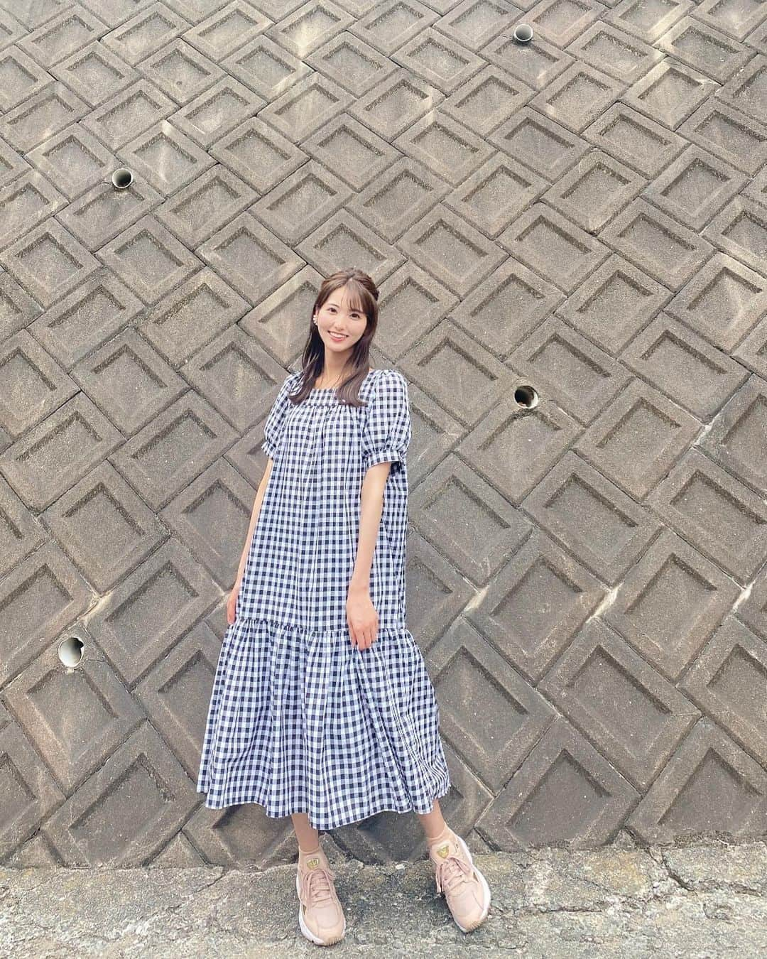 山下七子さんのインスタグラム写真 - (山下七子Instagram)「ギンガムチェックが好きだなあ〜🤍🤍 #私服コーデ#ワンピース#ワンピースコーデ#ギンガムチェック#夏コーデ#スニーカー#ハーフアップ #ミディアムヘアアレンジ」7月22日 20時23分 - yamashita_nanako