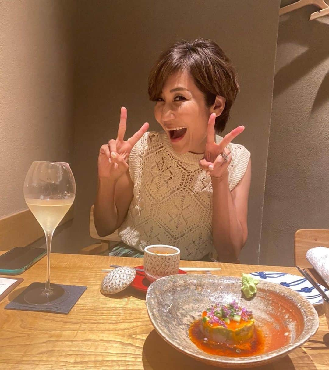 森上亜希子さんのインスタグラム写真 - (森上亜希子Instagram)「Dramaticな夜を過ごしました♡ 大好きな祥子ちゃんBirthday Dinnerからの2人でBar。 久しぶりのBarにテンション上がりました。笑  最後の写真なんて楽し過ぎてブレブレ🤣  こうやって、心の底から楽しめて何でも話せる心友の祥子ちゃんに感謝。  いつも、本当にありがとう♡  4○歳が祥子ちゃんにとって幸多き笑顔溢れる一年でありますように‼️  #感謝 #心友 #大好き #アラフォー #mamalife #自分時間 #tennis #テニス」7月22日 22時40分 - akiko_morigami