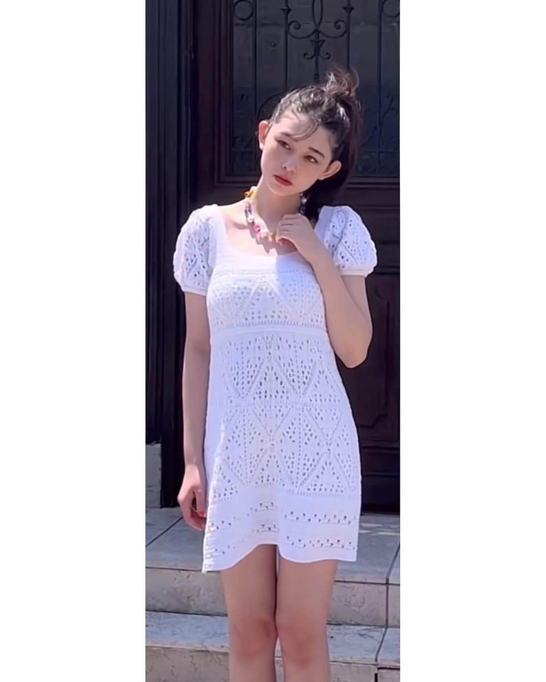 石川花さんのインスタグラム写真 - (石川花Instagram)「セブンティーン夏号発売です。 ヘアメイクがお気に入りの私服企画と、ちょっとネタに走った？ような企画と。  表紙も中身も夏っぽくて可愛いです..🍒チェックしてください！」7月22日 22時49分 - hanna_ishikawa_