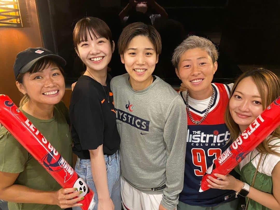 町田瑠唯さんのインスタグラム写真 - (町田瑠唯Instagram)「． capital oneでの試合を なほさん、くうさん、なみさんが 応援に来てくれた〜‼︎  NYで試合あった時も見に来てくれて、その時は会えなかったけど、今回は試合終わりにご飯も行けて、次の日も一緒に動物園にも行けてめっちゃ楽しかった、、☺️  いろんな話もできて、 嬉しかったし、おもろしかった‼︎ まだまだ話足りないんで、 また必ずご飯に行く😊 次は日本でかもしれないけどね‼︎  またいい人たちに出会えた‼︎ 出会いに感謝だね🤝 ありがとうございました☺️」7月23日 10時29分 - macchi0308