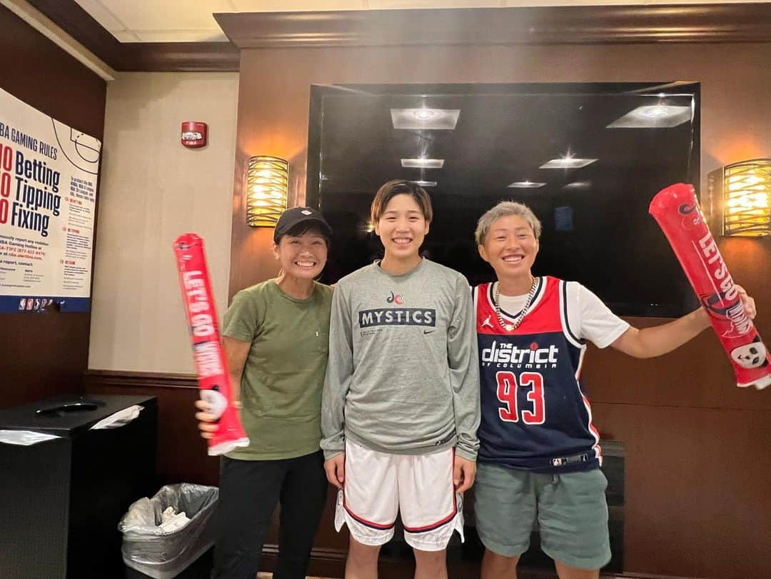 町田瑠唯さんのインスタグラム写真 - (町田瑠唯Instagram)「． capital oneでの試合を なほさん、くうさん、なみさんが 応援に来てくれた〜‼︎  NYで試合あった時も見に来てくれて、その時は会えなかったけど、今回は試合終わりにご飯も行けて、次の日も一緒に動物園にも行けてめっちゃ楽しかった、、☺️  いろんな話もできて、 嬉しかったし、おもろしかった‼︎ まだまだ話足りないんで、 また必ずご飯に行く😊 次は日本でかもしれないけどね‼︎  またいい人たちに出会えた‼︎ 出会いに感謝だね🤝 ありがとうございました☺️」7月23日 10時29分 - macchi0308