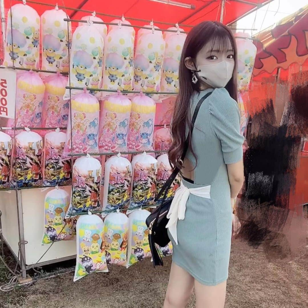 YUINAさんのインスタグラム写真 - (YUINAInstagram)「久しぶりのお祭りだったけど… 暑かった〜🥵💦  夏の暑さを感じた(笑)  マスク新しいの色も形も可愛いくて好き〜🫶🏻  私は、グレーにしたよ🤍  【 @barsado_r 】  #不織布マスク #立体マスク #カラーマスク #小顔マスク #血色マスク #肌にやさしい #barsado PR」7月23日 10時57分 - y_i_n35