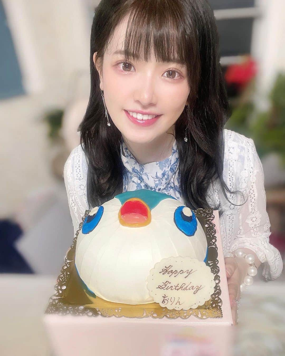 武藤小麟さんのインスタグラム写真 - (武藤小麟Instagram)「- ̗̀ 🎂 ̖́-  今年のお誕生日ケーキが すごく可愛すぎたので載せさせてください…🤤♡  アーニャな私とオグリが乗ってる大好きな水色ケーキと 顔面ポッチャマケーキ！🐧💙 幸せで心もお腹もいっぱいな素敵な日でした‪‪☺︎‬  #birthdaycake #cake #birthday #pokemon #spyfamily  #anime #ポケモン #ポケモンケーキ #ポッチャマ #アーニャ #水色 #ケーキ #オーダーメイドケーキ #水色ケーキ」7月23日 19時11分 - muto_orin