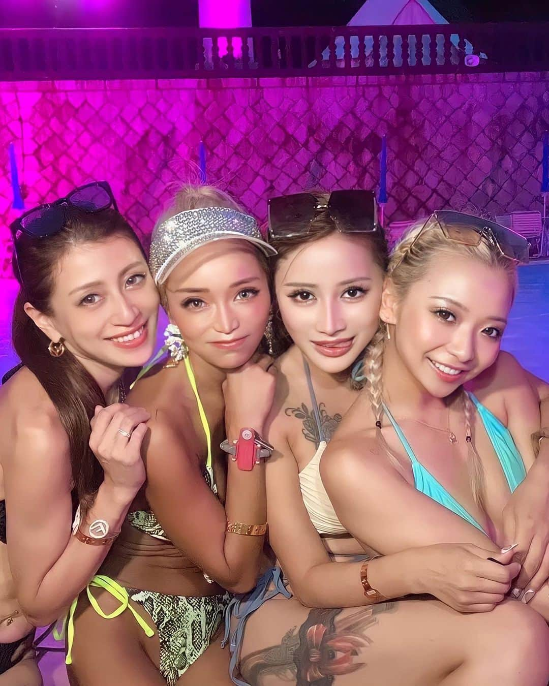 藤木そらさんのインスタグラム写真 - (藤木そらInstagram)「. . I went to Atami's night pool ❤️ The sea was beautiful and there was a hotel pool so it was fun! ️😍⭐️⭐️ . .熱海にある @acao_beach のナイトプールにひと足お先に行ってきました°ʚ♡ɞ° . .ナイトプールがopenしたので、熱海のビーチを満喫からのナイトプールというフルコース最高です❤️ . .ネオンカラーで、DJパーティーやトロピカルドリンクもあつまたり、最高のサマーナイトを満喫できるよ💚💛 . . .[[🗓 7月22日～8月21日]] .[[⏱ 18時～21時]] [[💰大人4000円 子供2000円]]  . .2022年の夏はアカオビーチで最高の夏にしましょん💘💘 . . .💿🎶 @hibiki_music  . . . . . . . . . . . . . . . . .#acaobeach #acaoresort #熱海 #熱海旅行 @ナイトプール #nightpool #パーティー #アカオビーチ #アカオリゾート #poolparty #partytime #パリピ #野外フェス #野外プール #atami #DJ #インスタ映え」7月23日 20時08分 - sorafujiki