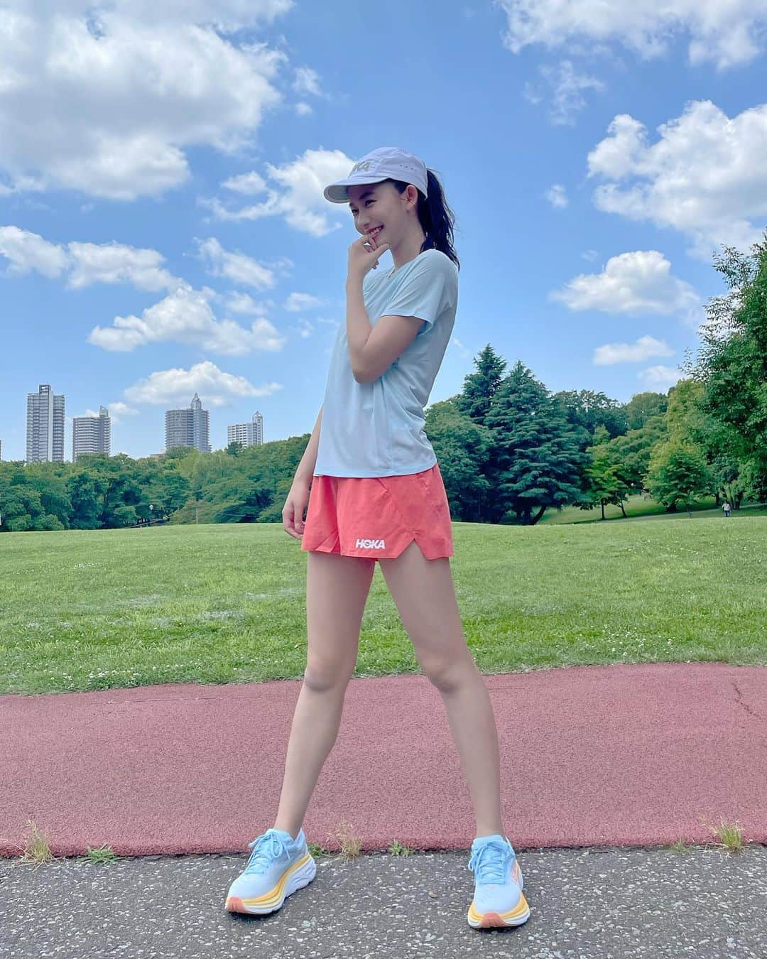 志田音々さんのインスタグラム写真 - (志田音々Instagram)「👟雑誌掲載情報  7月22日(金)発売の 『ランニングマガジン・クリール9月号』の表紙を務めさせていただきました😊  HOKAのランニングシューズが予想以上にふかふかで、私の次のランニングシューズ用に購入で決定です💭」7月23日 20時35分 - shida_nene0715