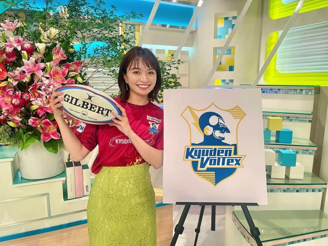 中谷萌さんのインスタグラム写真 - (中谷萌Instagram)「ラグビー山田章仁選手が福岡に、、、！✨🏉  移籍を発表されたその日に インタビューさせていただきました！  大学時代にラグビー部のマネージャーをしていて、ラグマネをしようとしたきっかけの一つが、２０１５年のラグビーW杯なんです！  山田選手が地元・福岡に帰ってきてくれるなんて、ましてやインタビューさせてもらえるなんて…夢みたいでした✨  移籍の裏側、そして爆笑トークは 明日16:55〜夢スポでご覧いただけます！  #夢スポ #夢空間スポーツ #ラグビー　#山田章仁 #九電ヴォルテクス  @kyudenvoltex_official  @yamadakihito  @yumespo5」7月23日 21時53分 - n_moepi_fbs