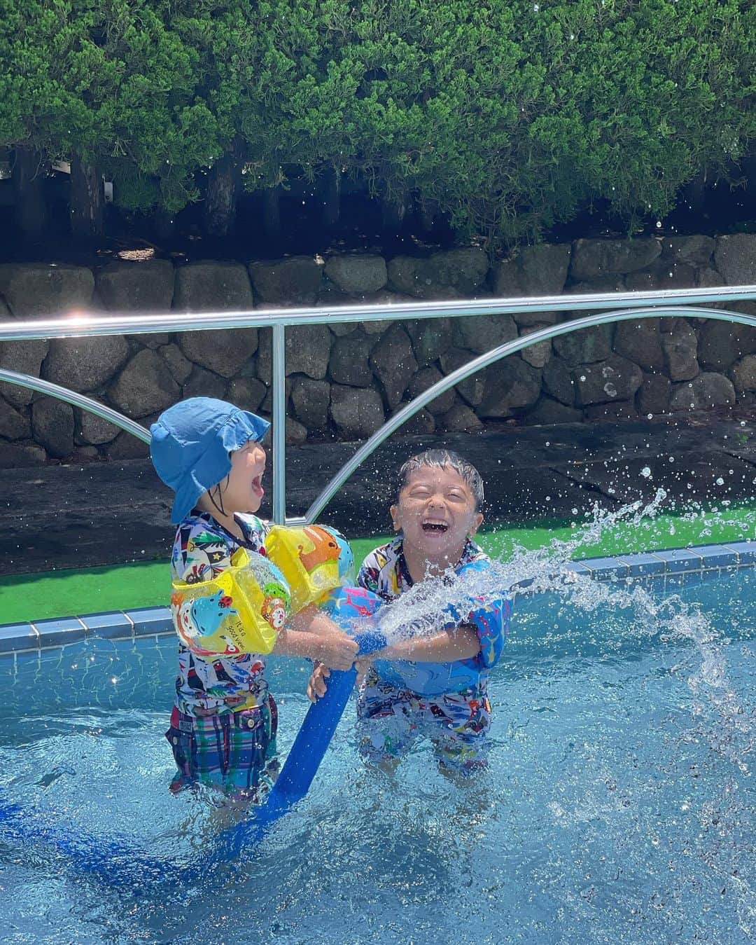 小川ひとみさんのインスタグラム写真 - (小川ひとみInstagram)「Pool day🍉🌴🍧 今日も一日プール！気持ちよかった❤️ #summer #3歳6ヶ月」7月23日 22時37分 - hitomy220