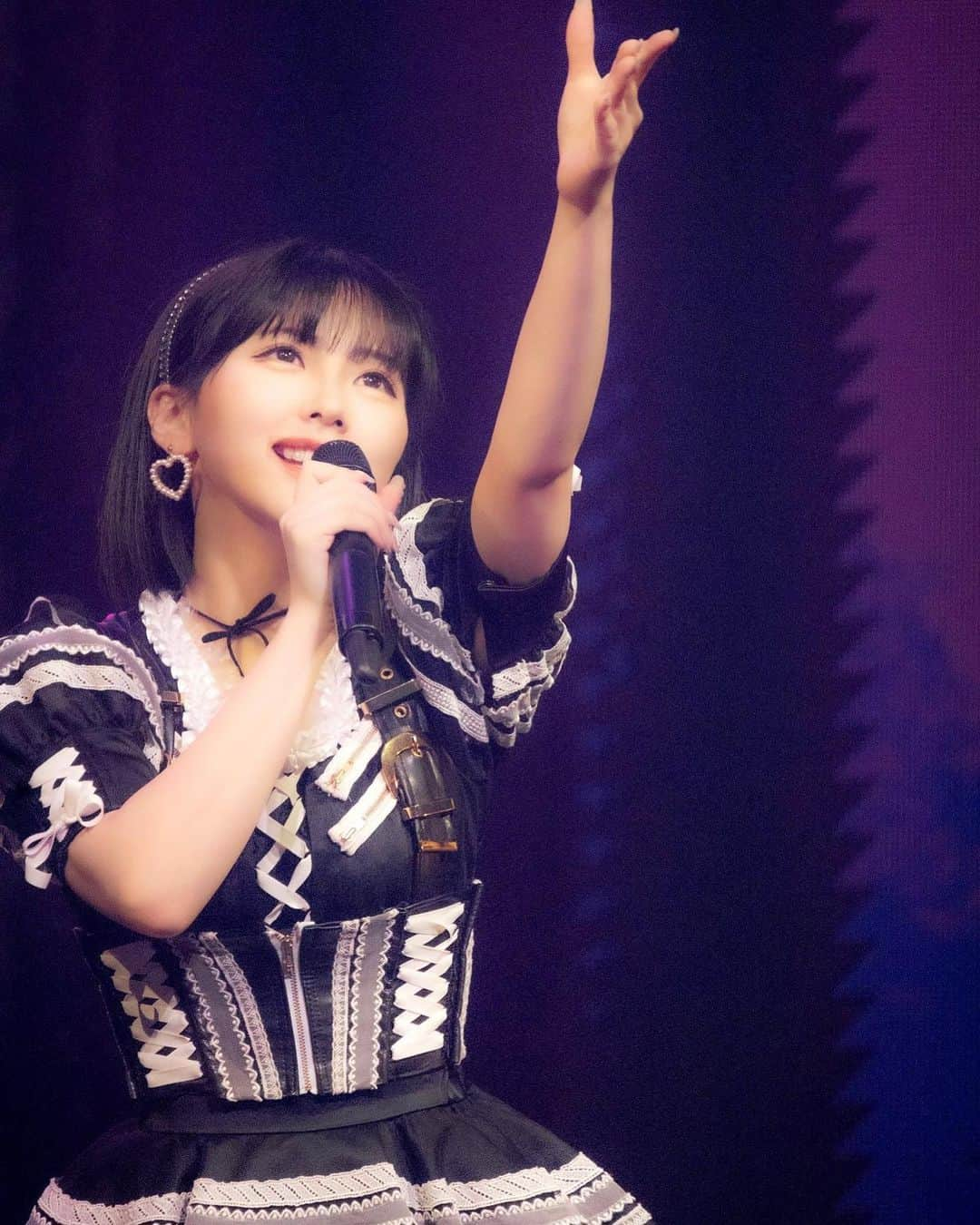 田中美久さんのインスタグラム写真 - (田中美久Instagram)「HKT48 LIVE TOUR 2022ツアーファイナル！本当にありがとうございました🔥 . . アイドルというものはとてもキラキラしていて、でも私自身ファンの皆さんが応援してくれるから輝ける人なんだと実感しています。いつもキラキラとアイドルにしてくれてありがとう☺️ #HKT48 #ツアーファイナル #田中美久　  そして、、  10月16日（日） 幕張メッセイベントホール 11月26日（土） 福岡市民会館 11月28日（月） 福岡サンパレスホテル&ホール での秋ライブが決定しました🎉  詳細は後日発表されます！ お楽しみに☺️  #カメコ席 #カメコ　#カメコ神　#田中美久 #アイドル　#みくりん」7月23日 23時23分 - mikumonmon_48